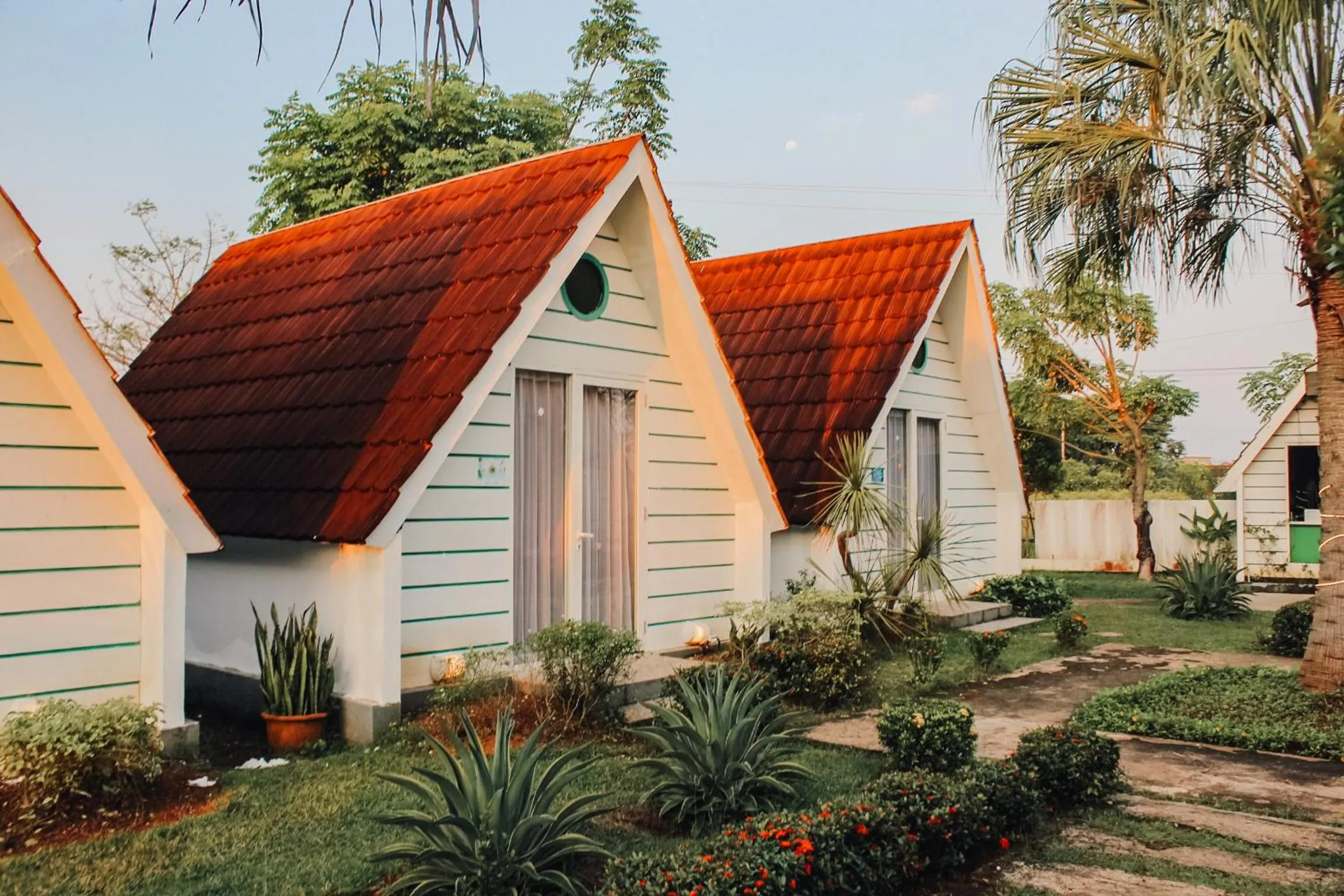 Property building in Seaside Villa & Muse Beach Resto