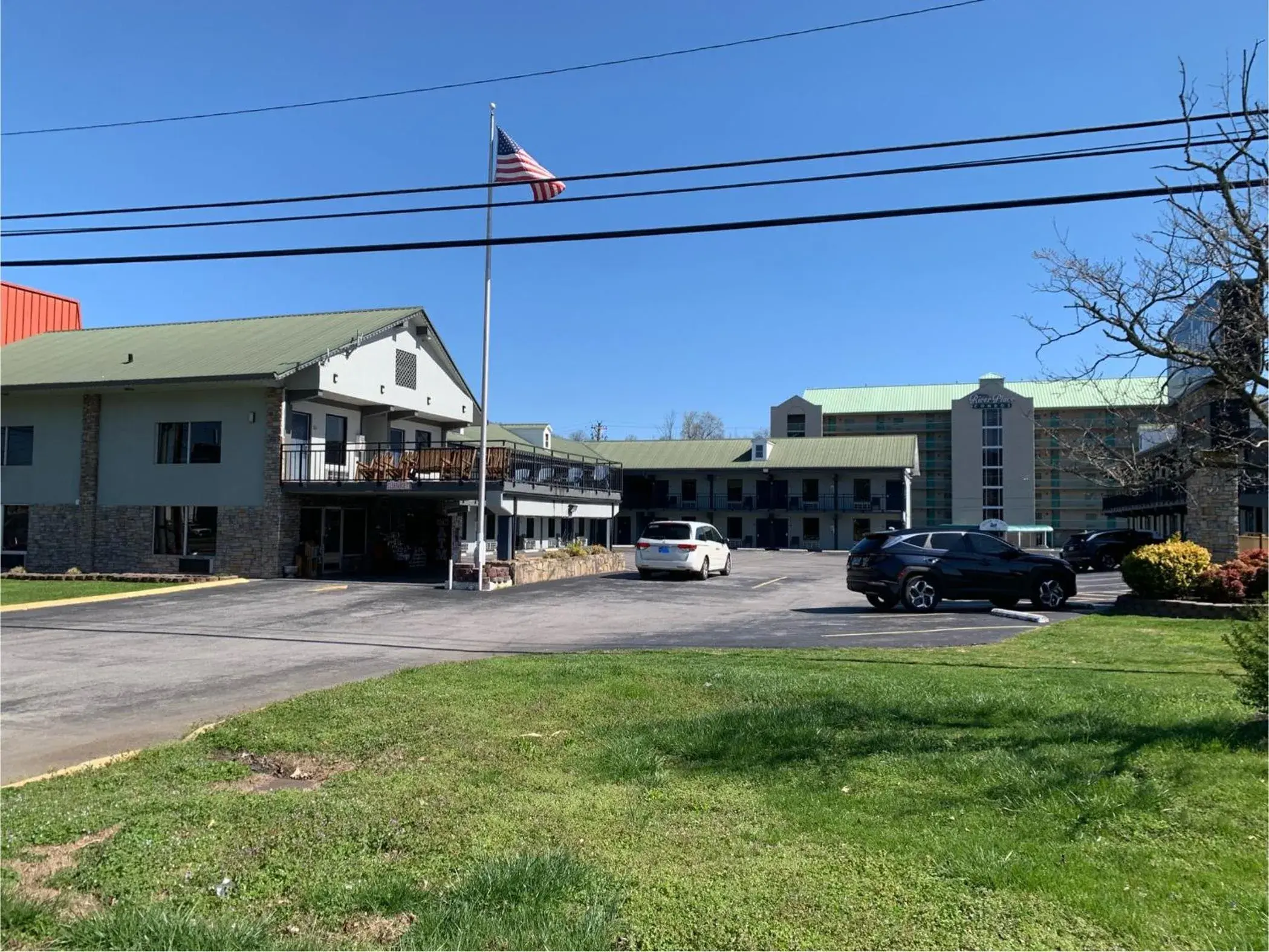 Property building in Pigeon Forge Parkway Inn Property building in Pigeon Forge Parkway Inn