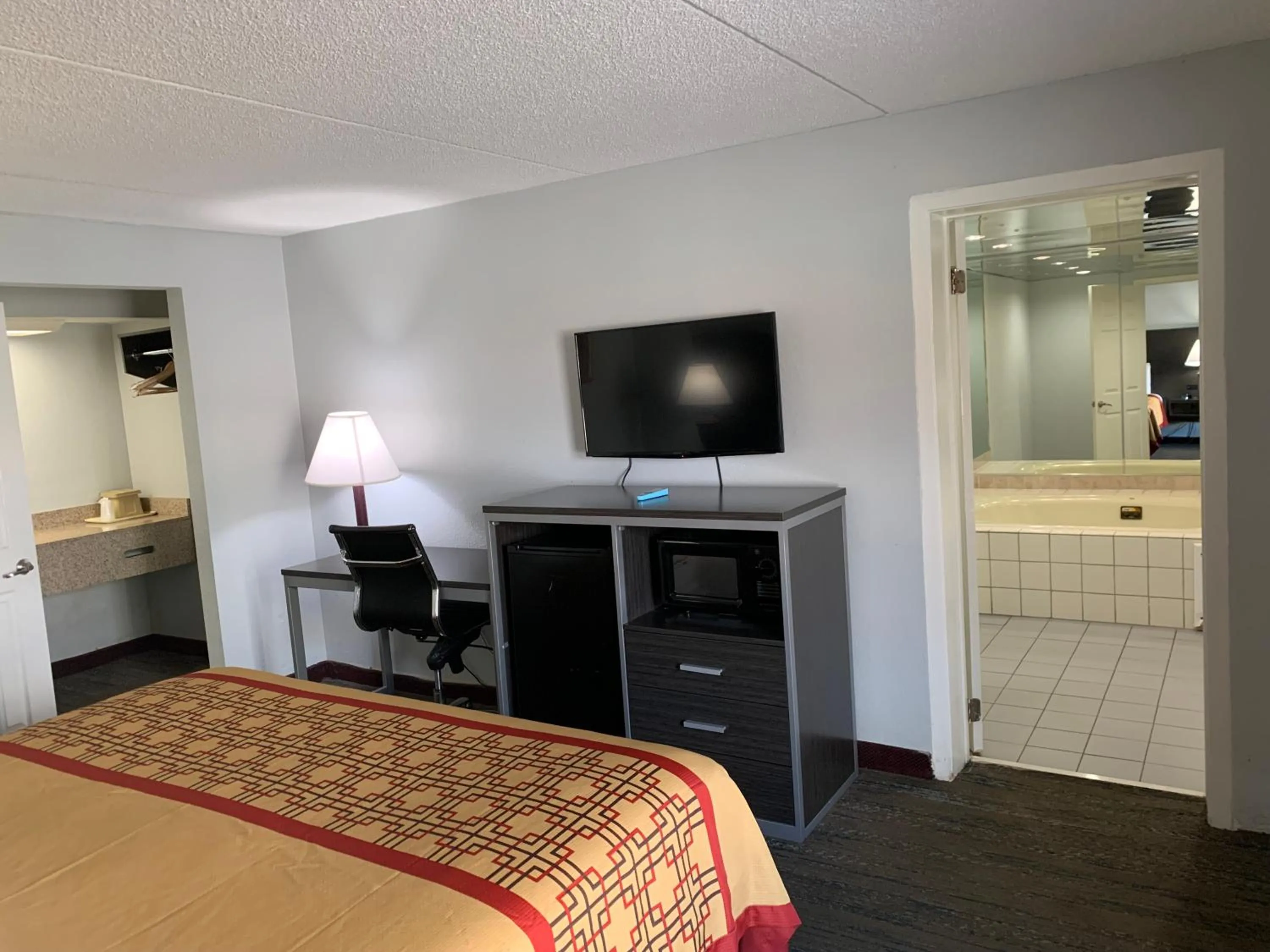 Bed in Pigeon Forge Parkway Inn