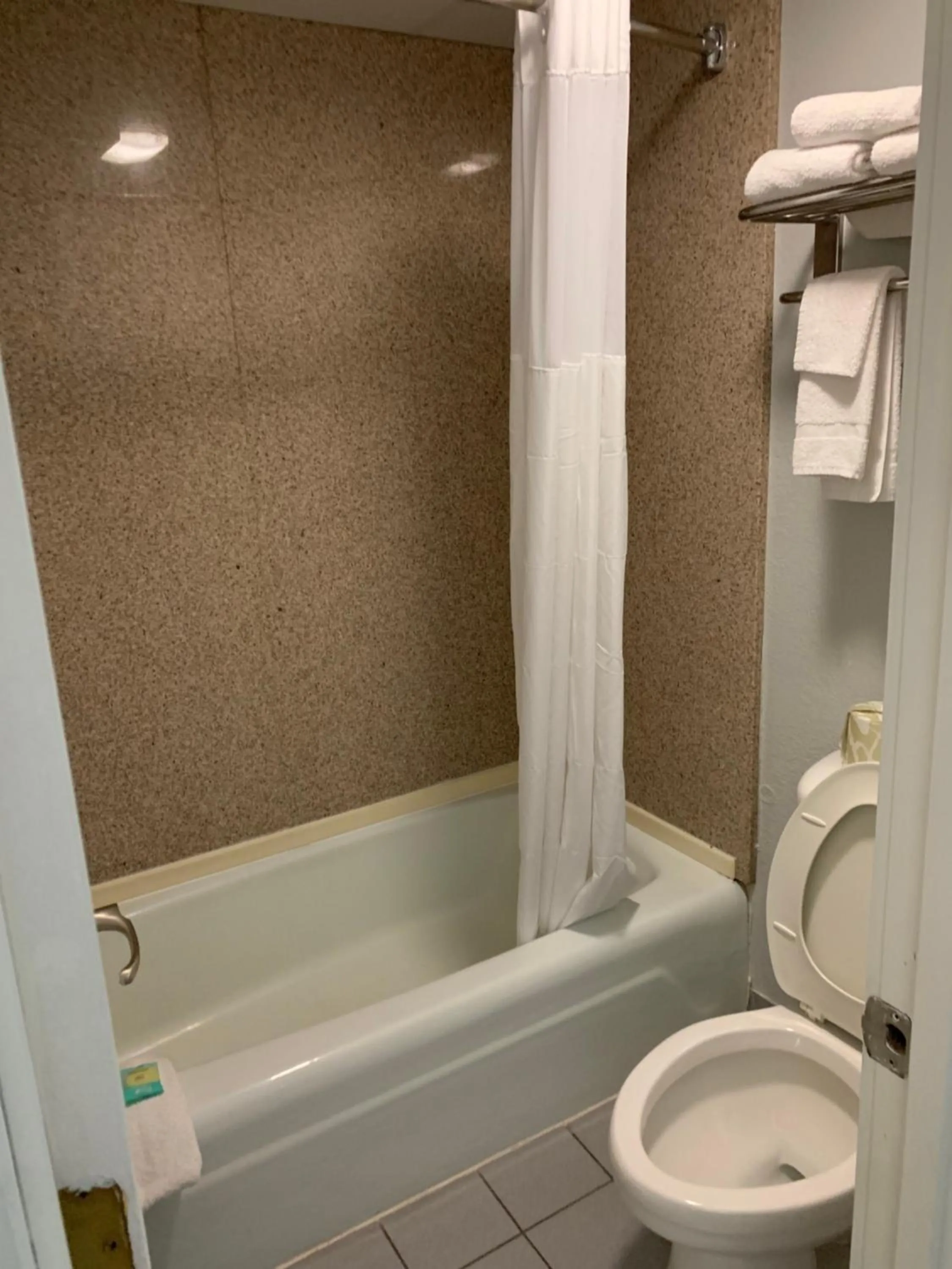 Bathroom in Pigeon Forge Parkway Inn