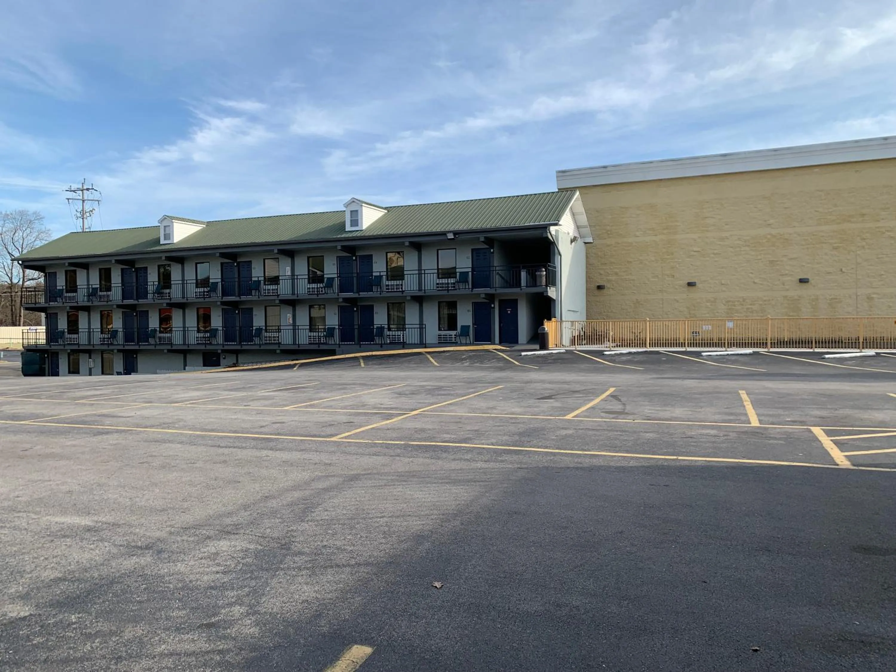 Property building in Pigeon Forge Parkway Inn