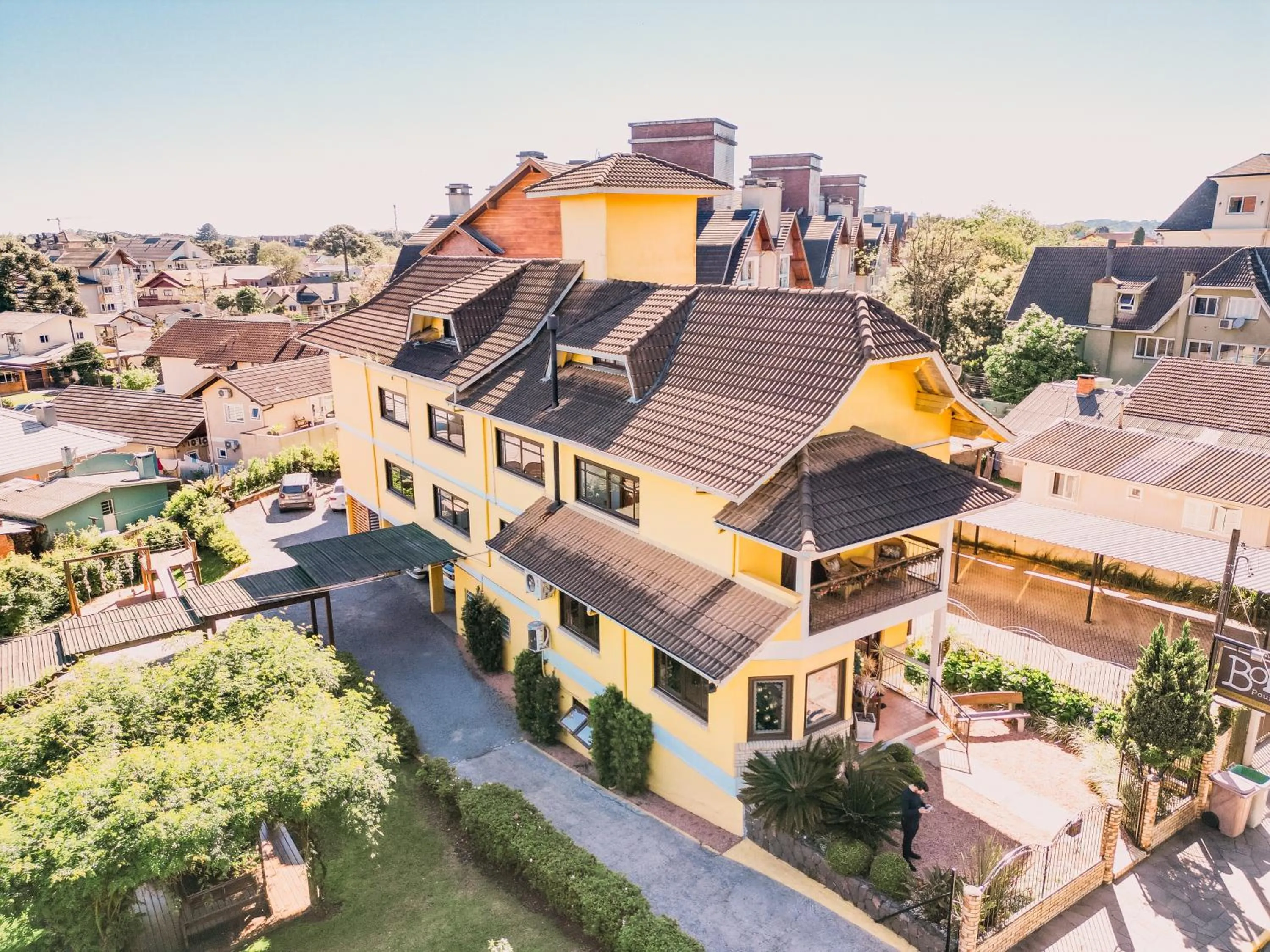 Property building in Pousada Borô