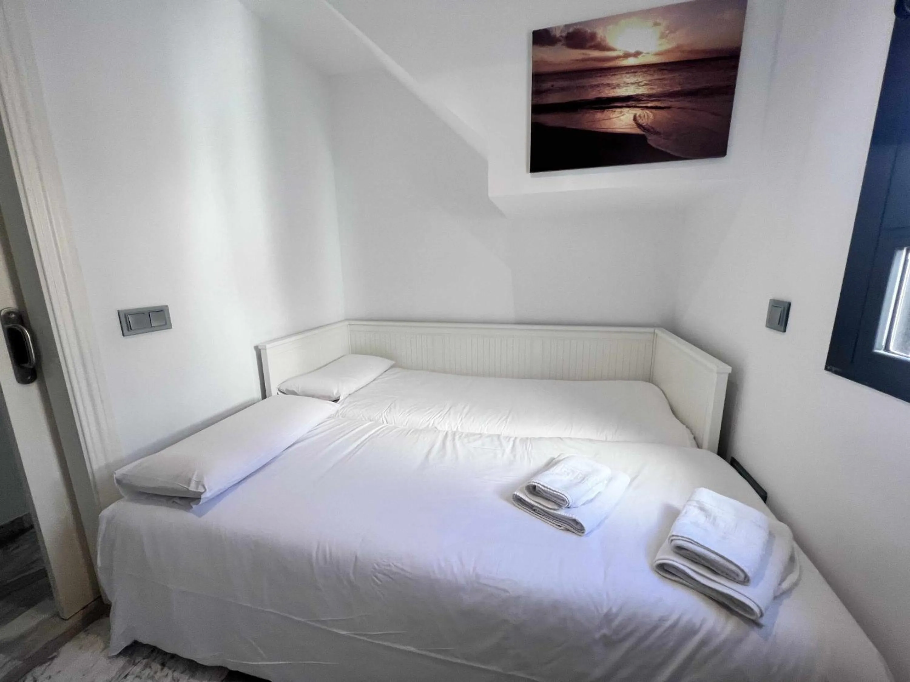 Photo of the whole room, Bed in Ático San Bernardo Terraza y Parking Incluido