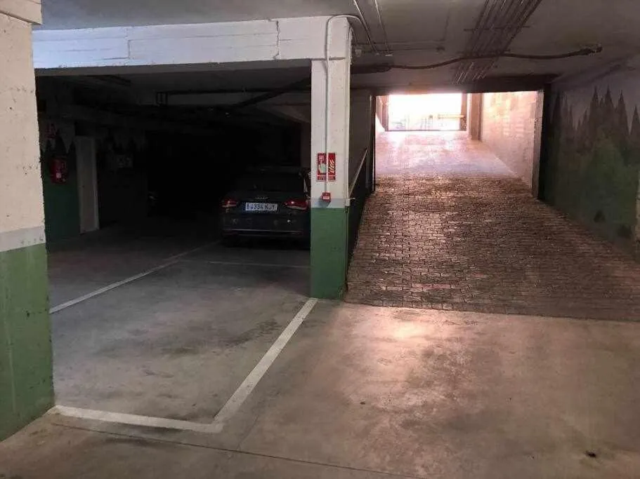 Parking in Ático San Bernardo Terraza y Parking Incluido