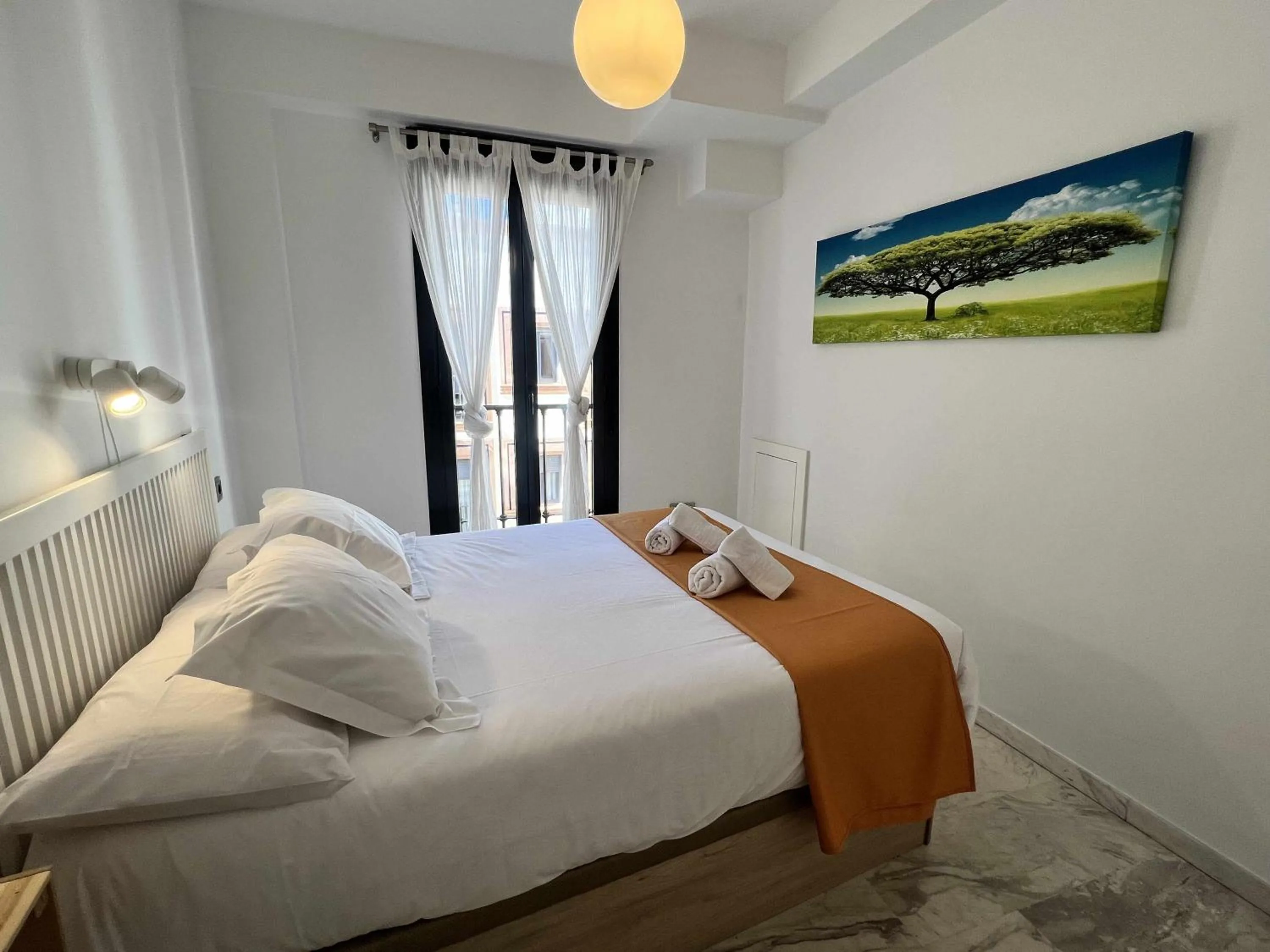 Photo of the whole room, Bed in Ático San Bernardo Terraza y Parking Incluido