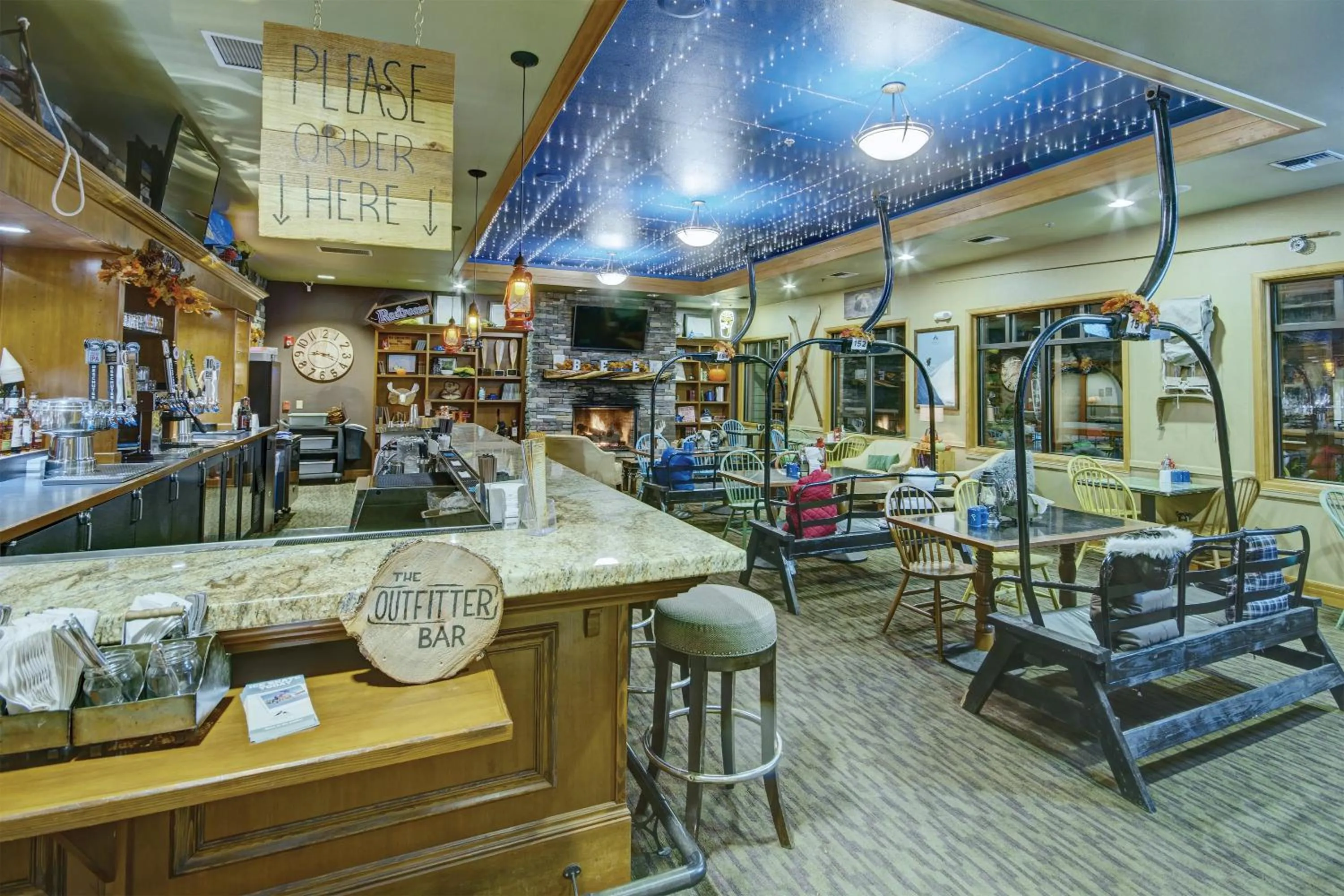 Restaurant/places to eat in Seventh Mountain Resort