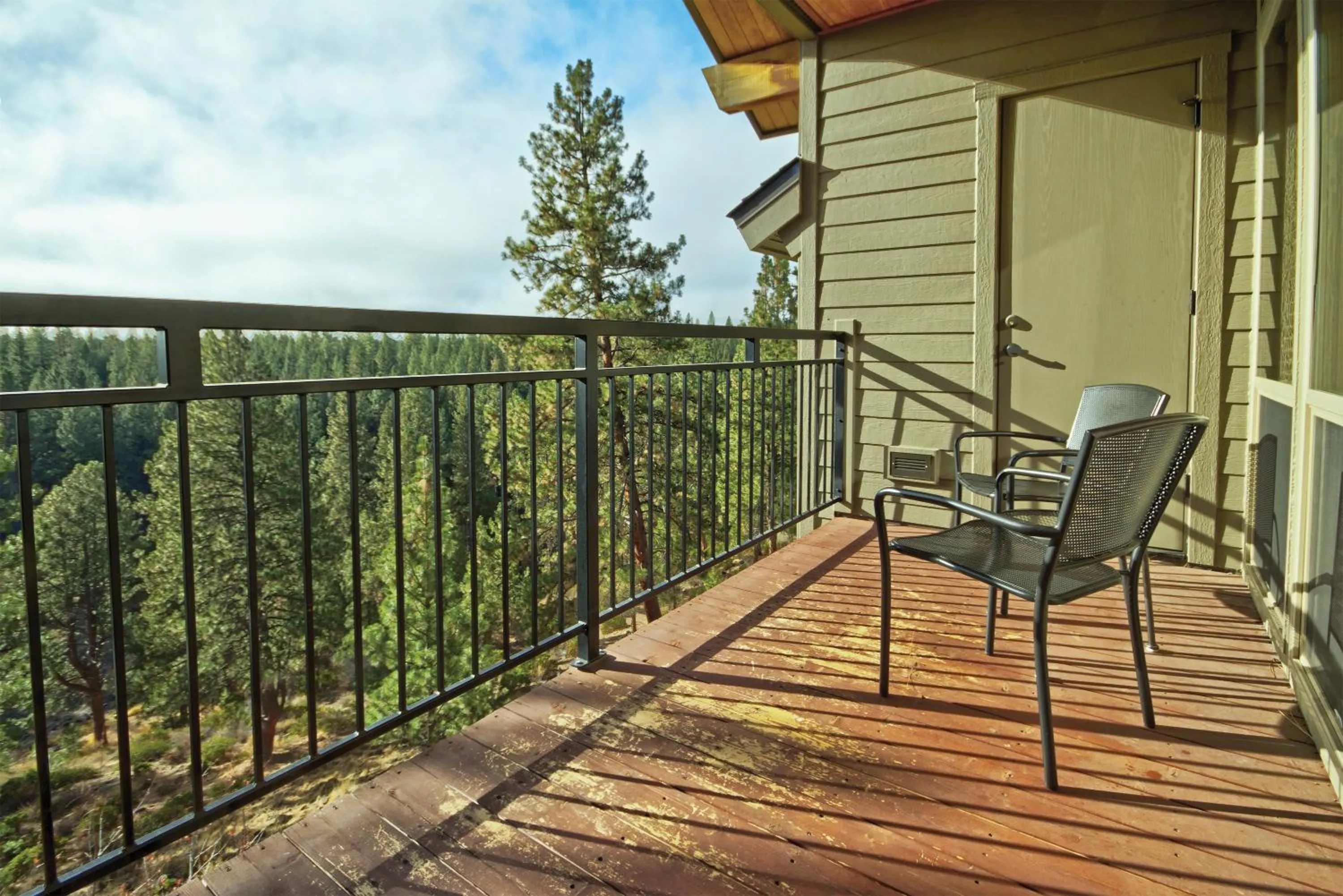 Property building in Seventh Mountain Resort