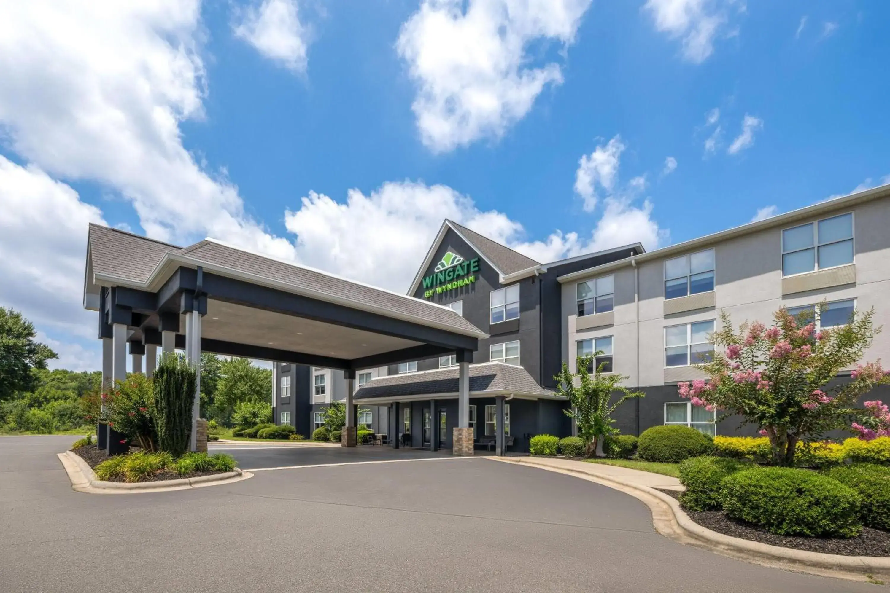 Property building in Wingate by Wyndham Matthews - Charlotte Property building in Wingate by Wyndham Matthews - Charlotte