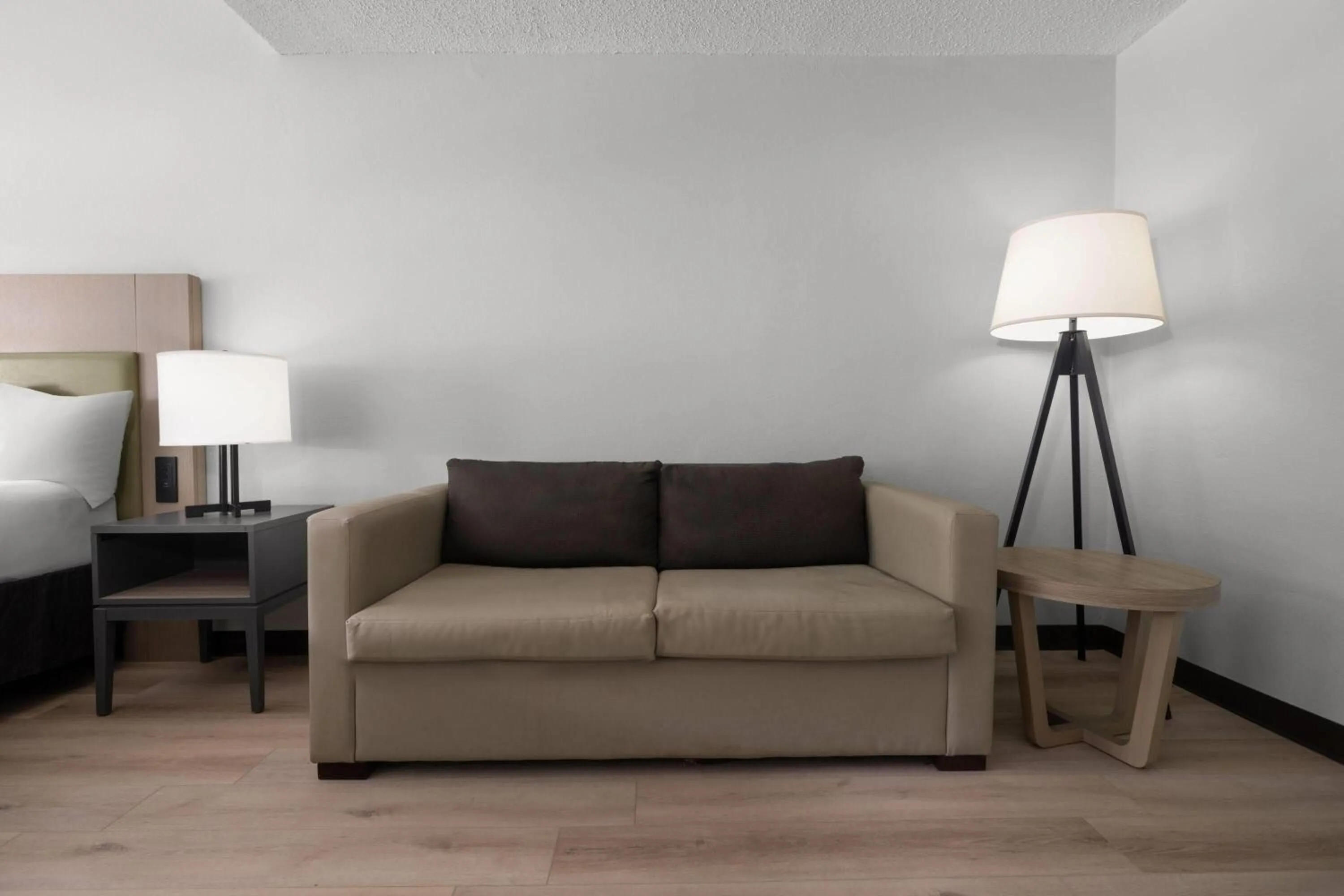 Photo of the whole room in Wingate by Wyndham Matthews - Charlotte