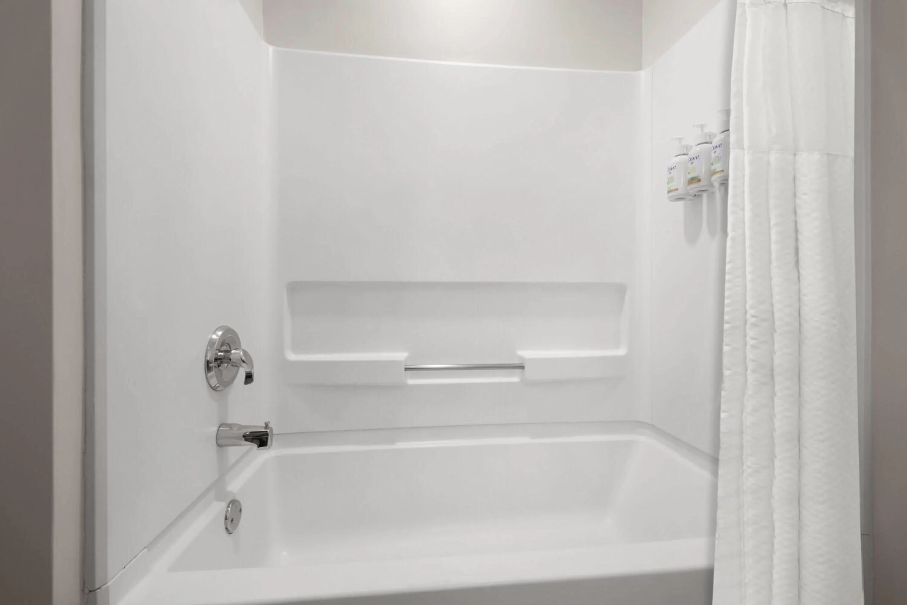 Bathroom in Wingate by Wyndham Matthews - Charlotte