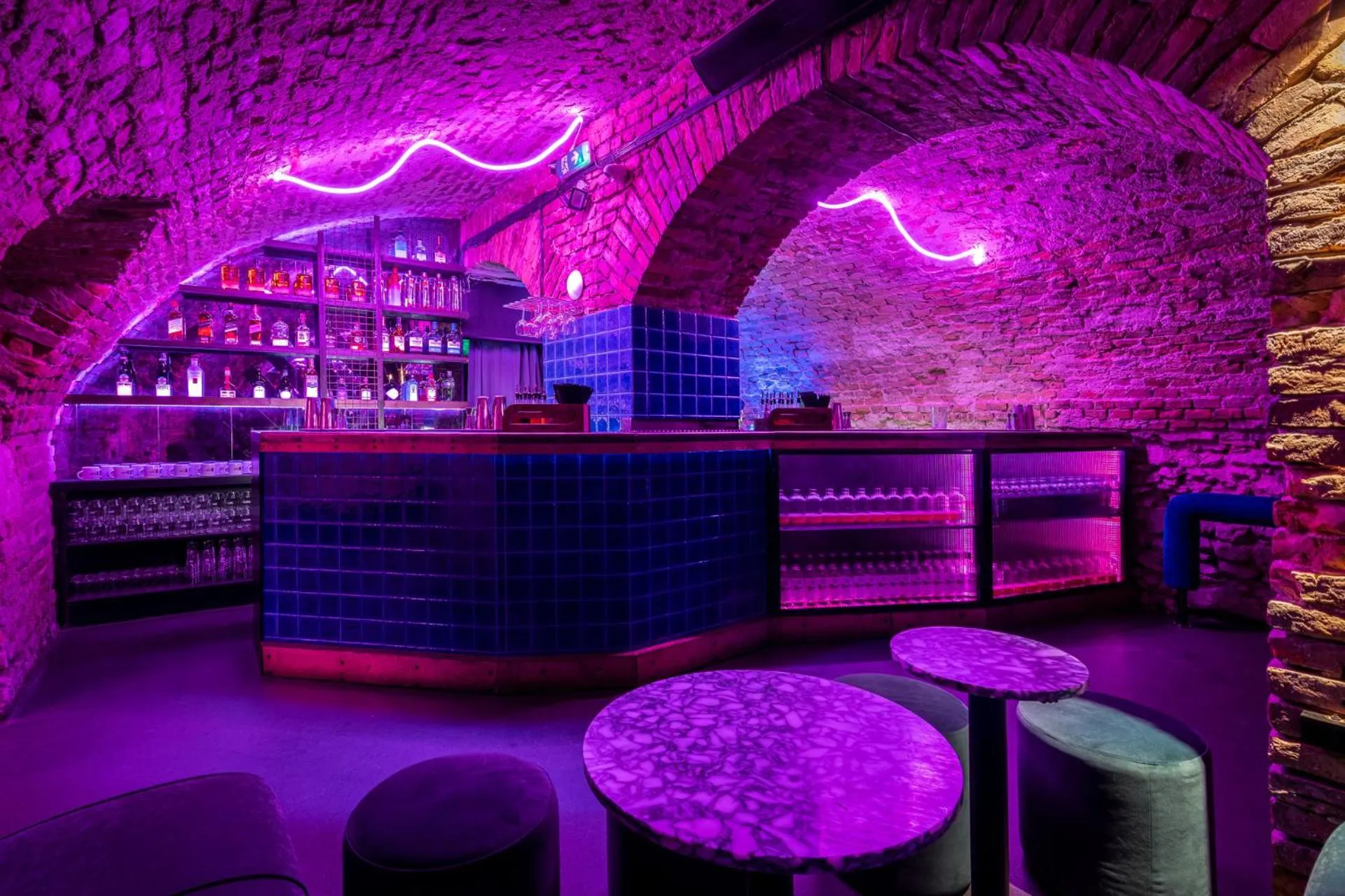 Nightclub / DJ in Draggo House Rooms - Old Town