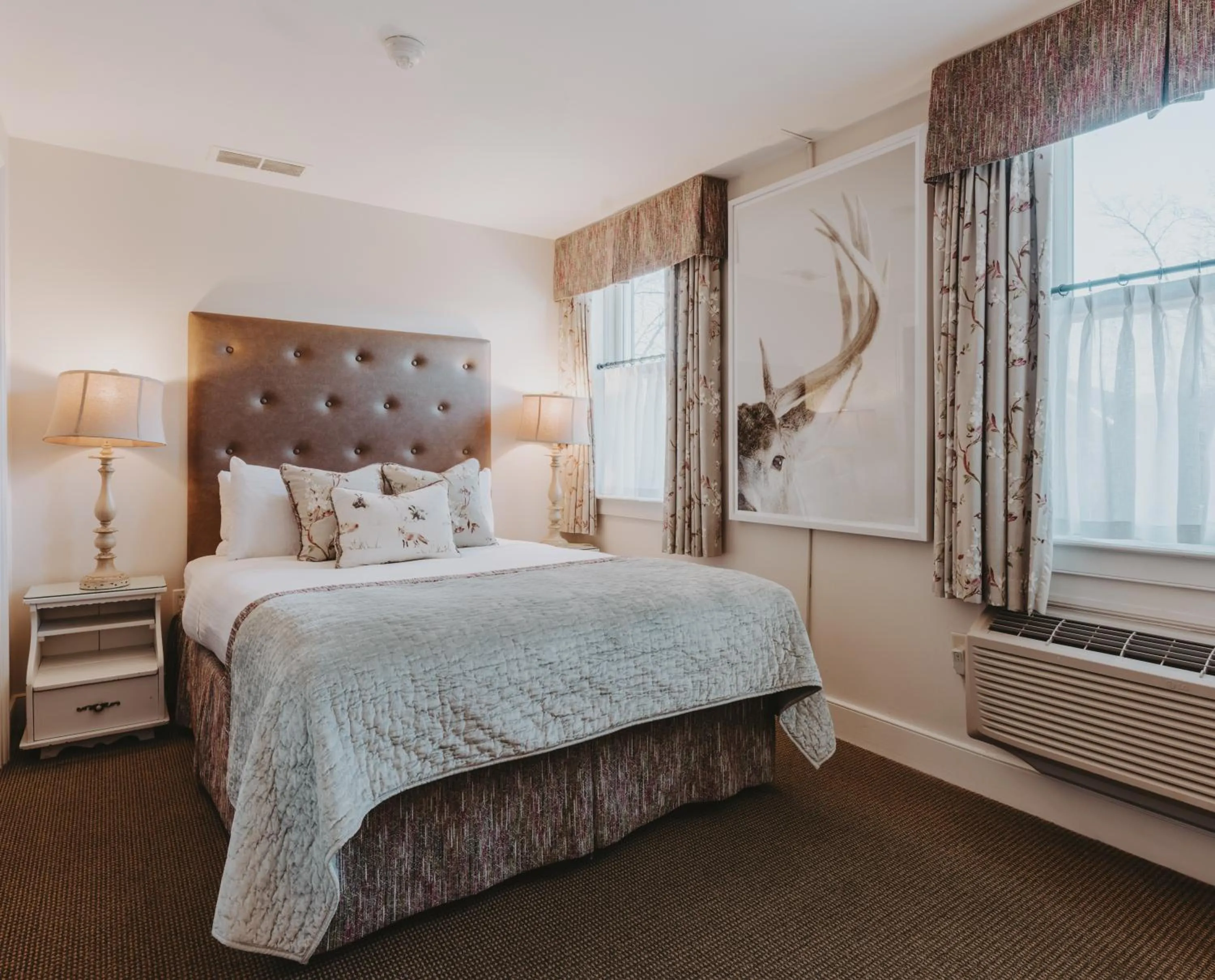 Photo of the whole room, Bed in Moffat Inn