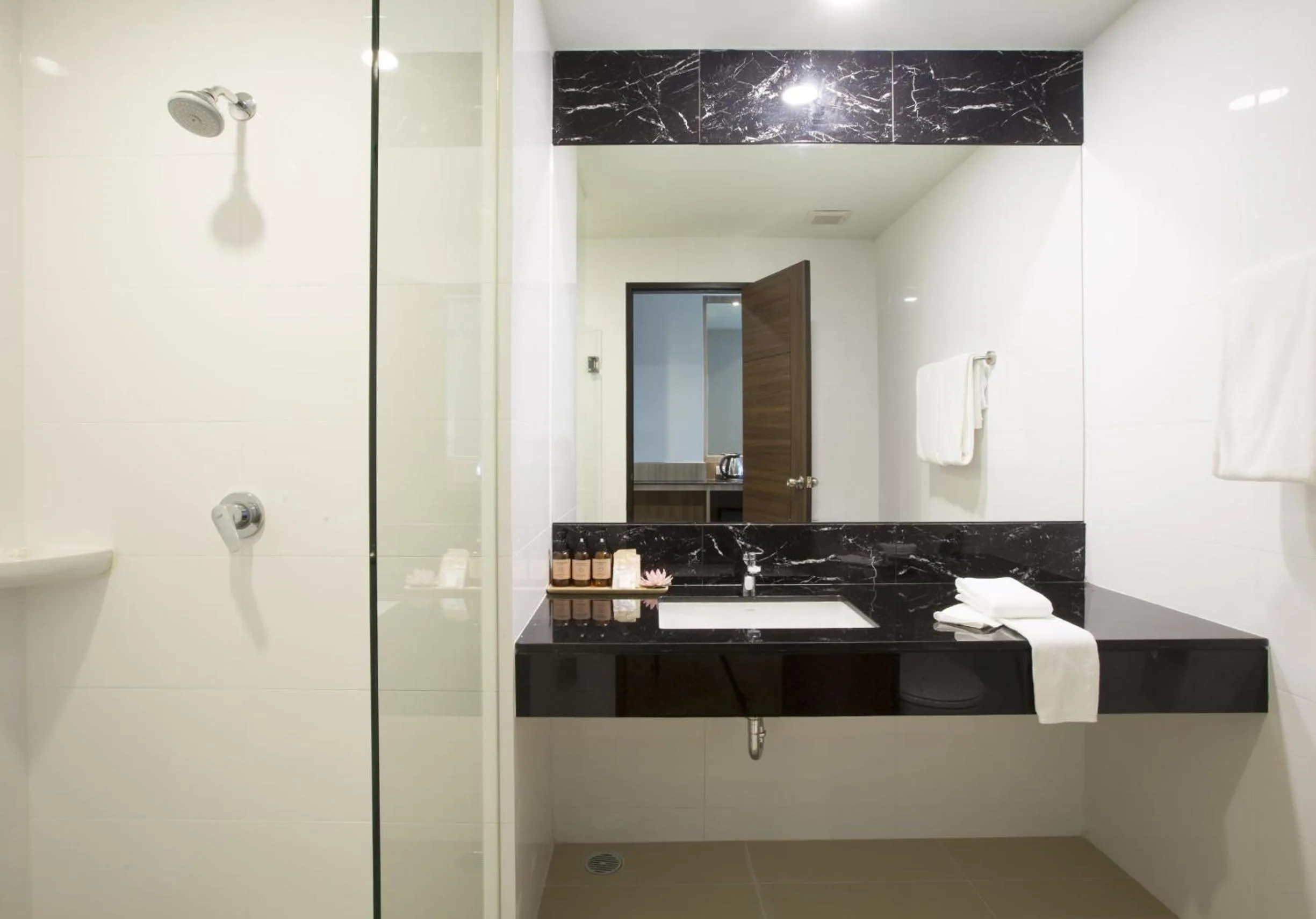 Bathroom in Civilize Hotel