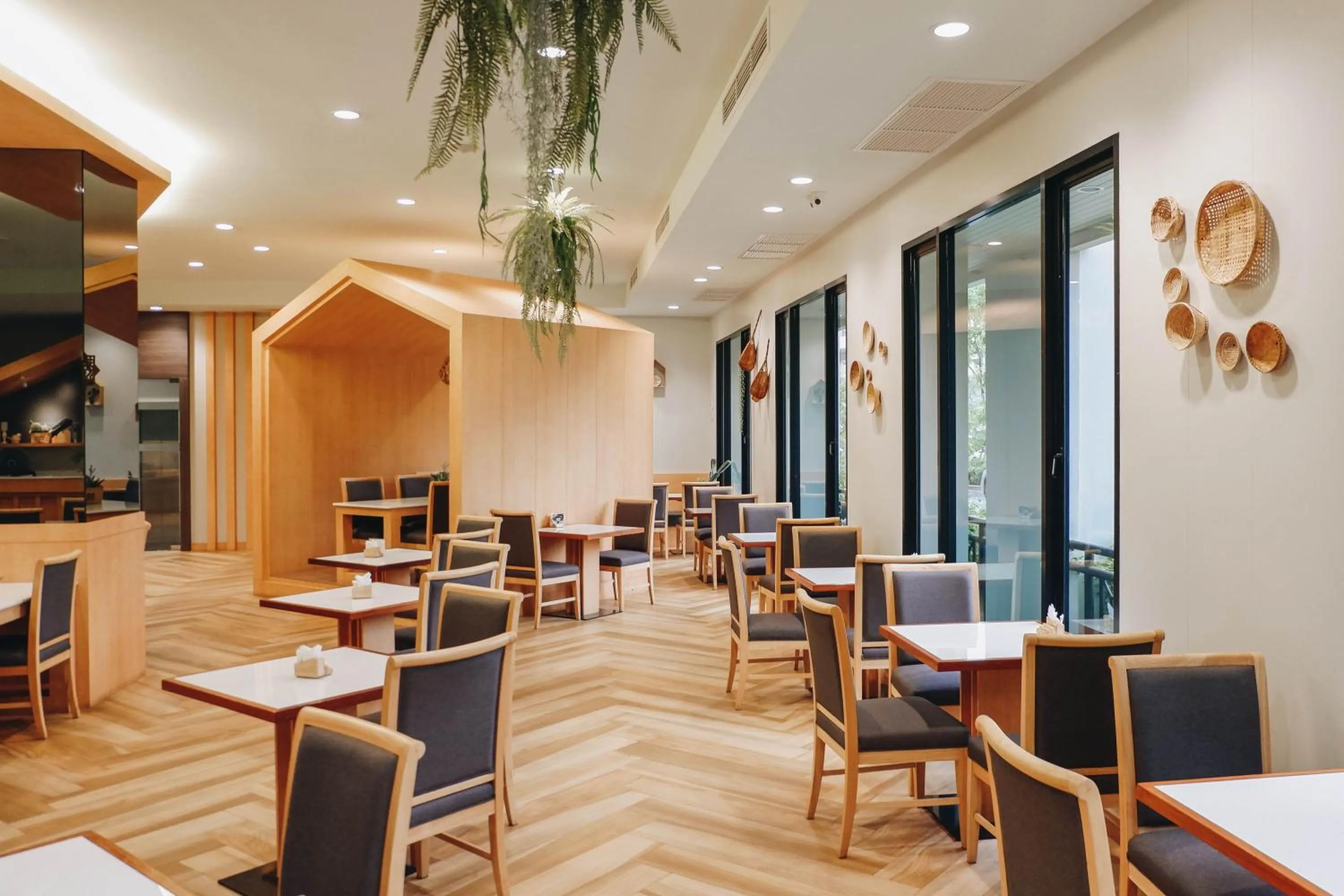 Restaurant/places to eat in Civilize Hotel