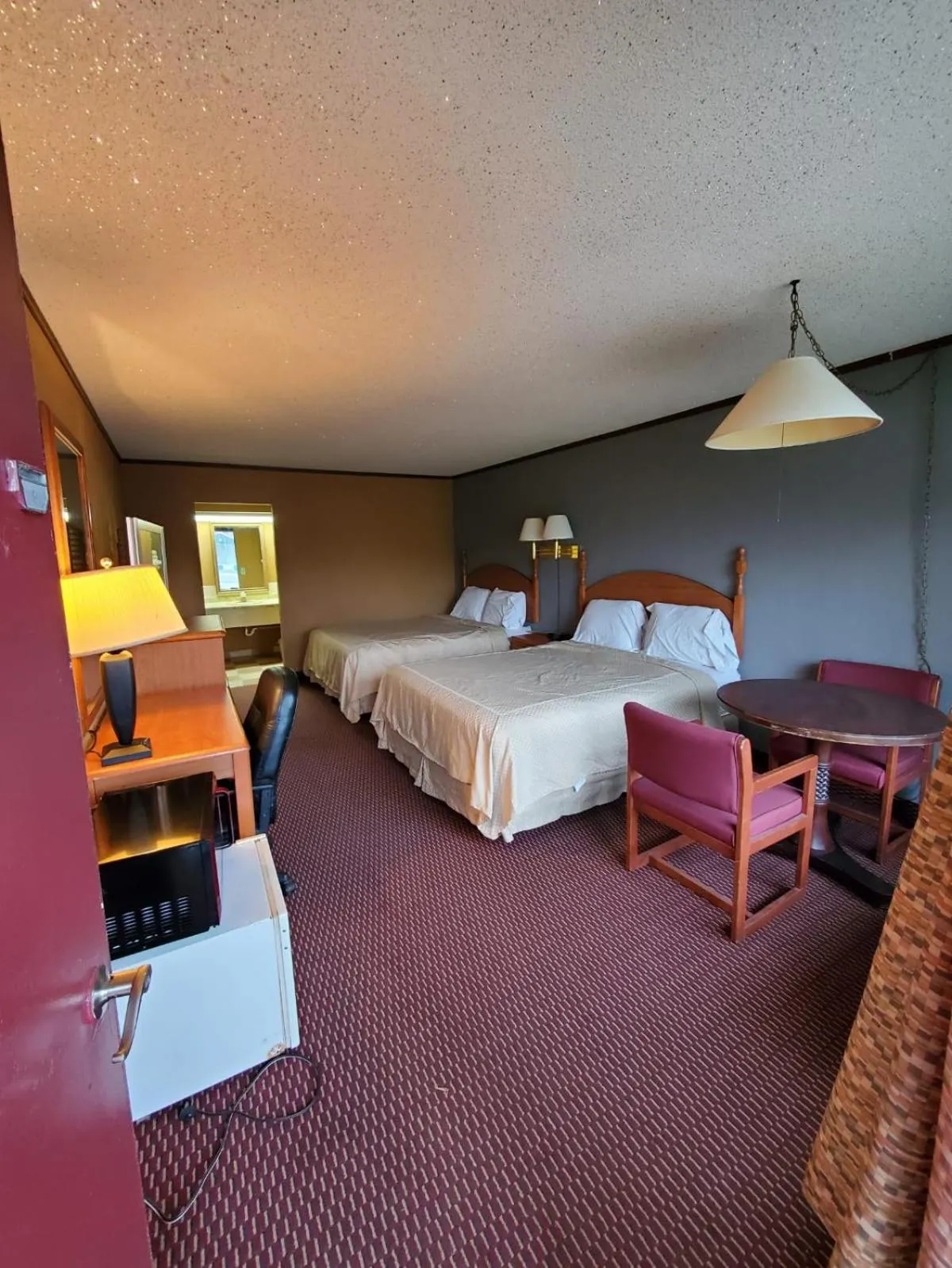 Photo of the whole room, Bed in Gray Plaza Motel West Frankfort