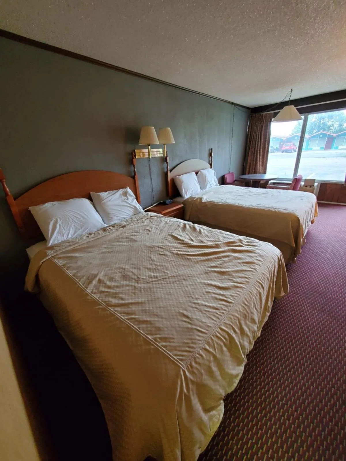 Bedroom, Bed in Gray Plaza Motel West Frankfort