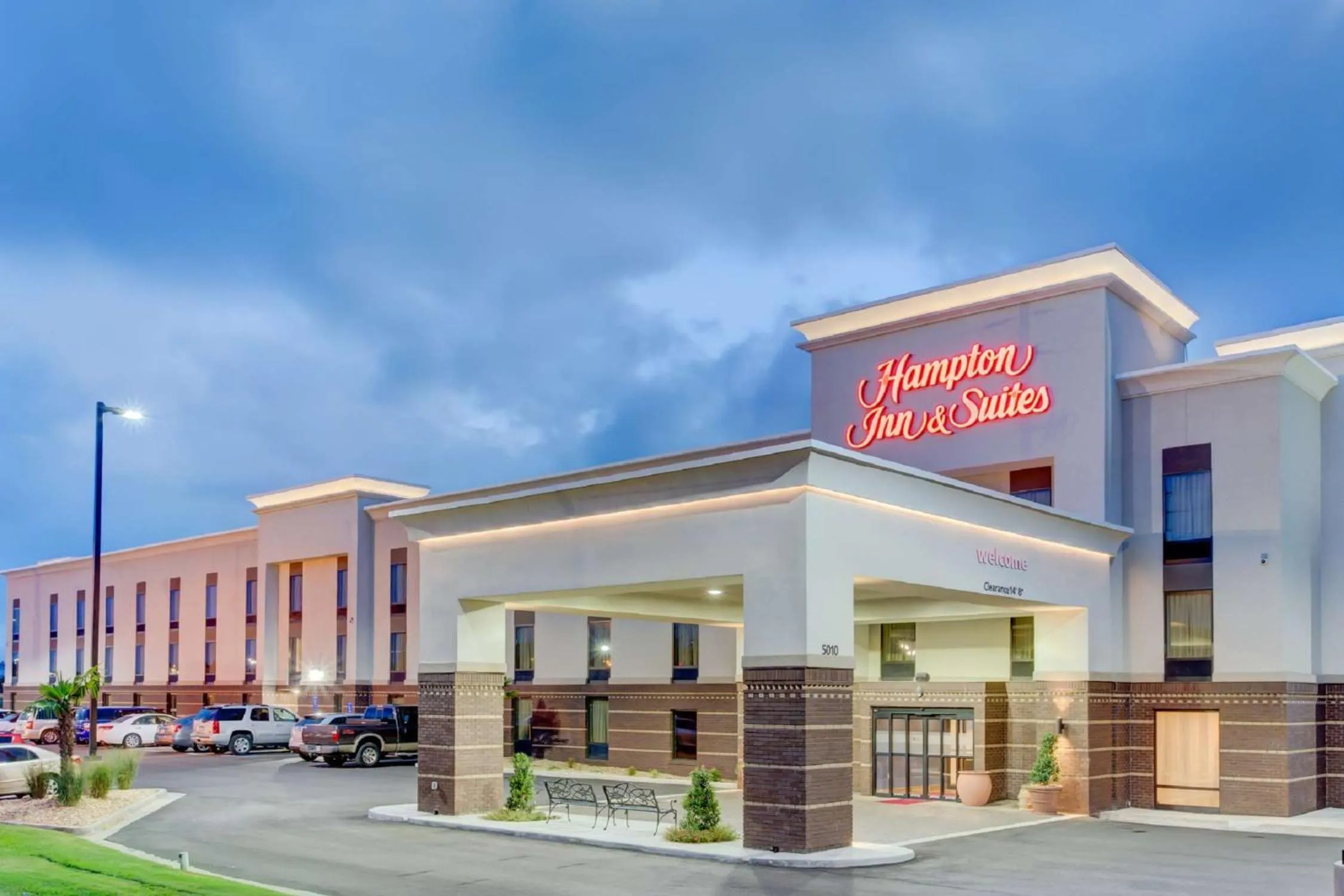 Property building in Hampton Inn Macon - I-475