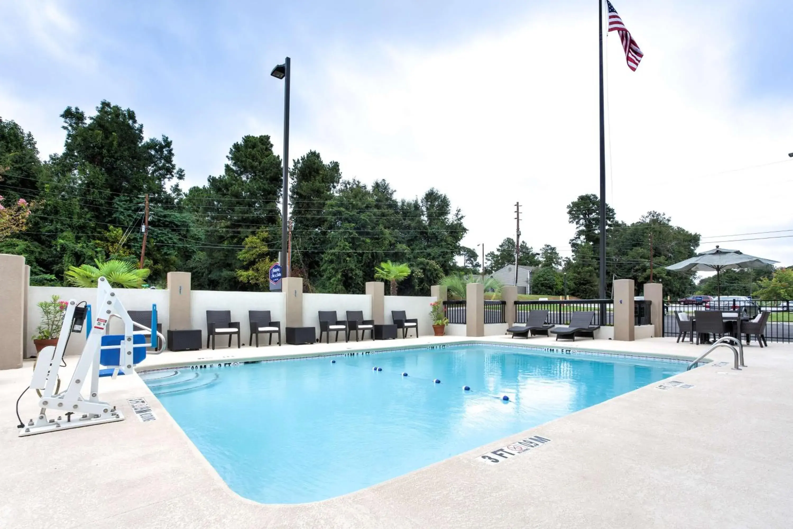 Pool view in Hampton Inn Macon - I-475 Pool view in Hampton Inn Macon - I-475