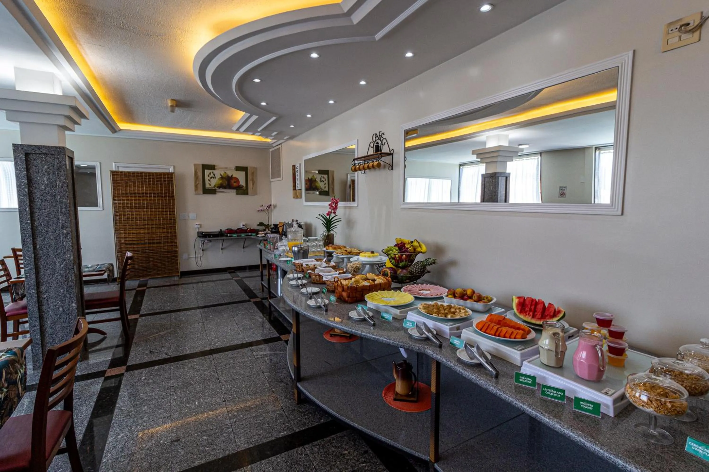 Buffet breakfast in Hotel Nacional Inn Araçatuba