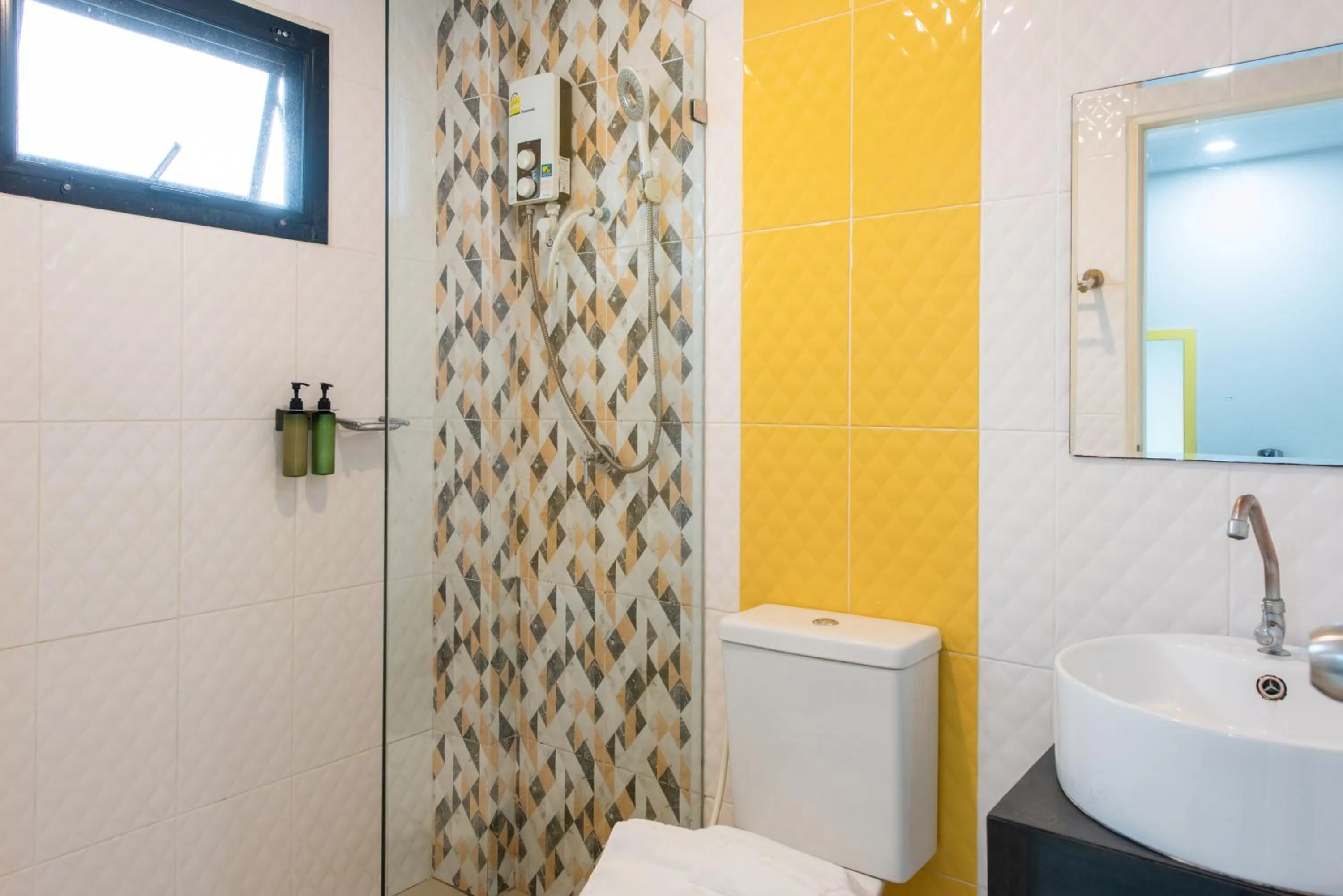 Toilet in Riski Residence Bangbuathong