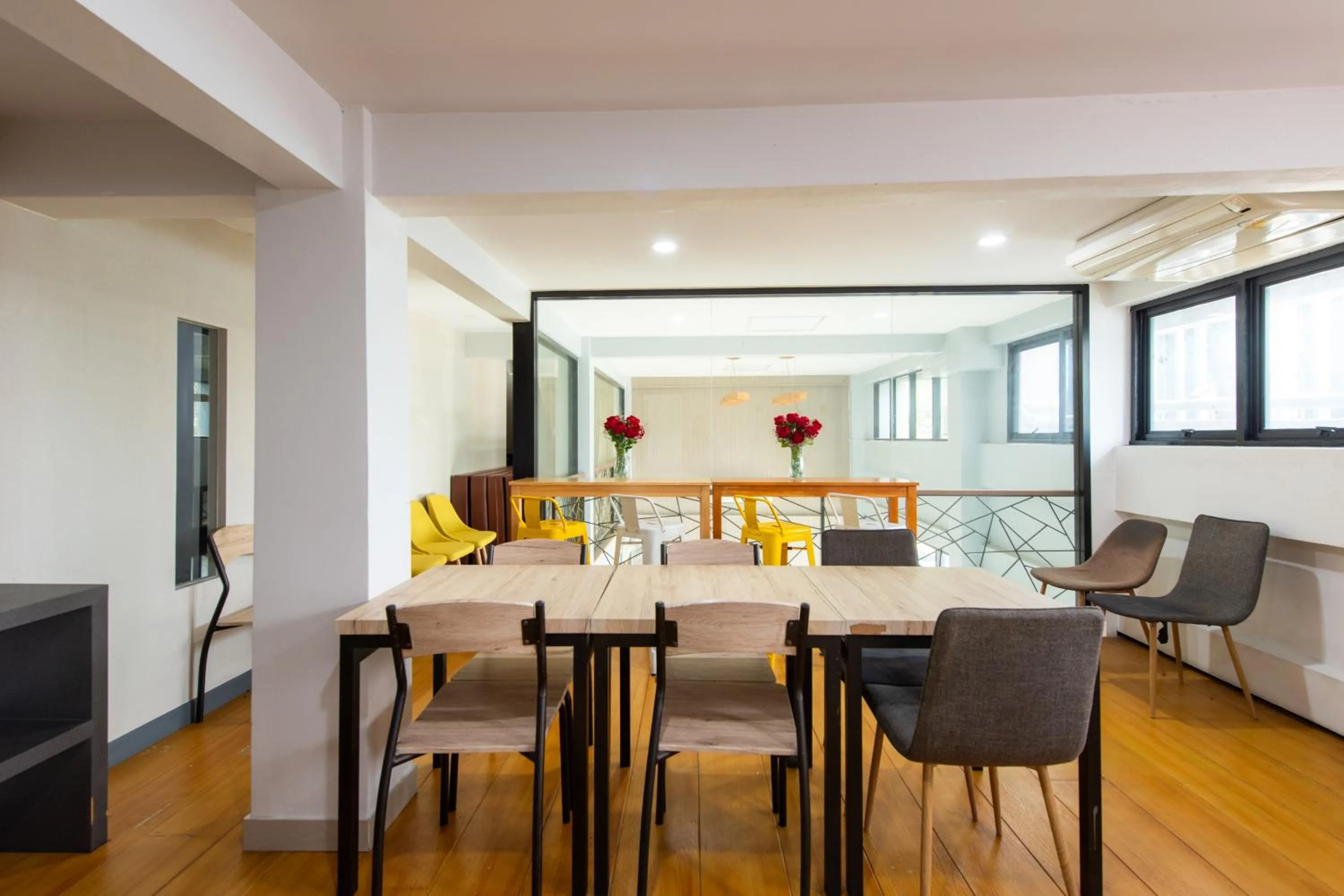 Dining area in Riski Residence Bangbuathong