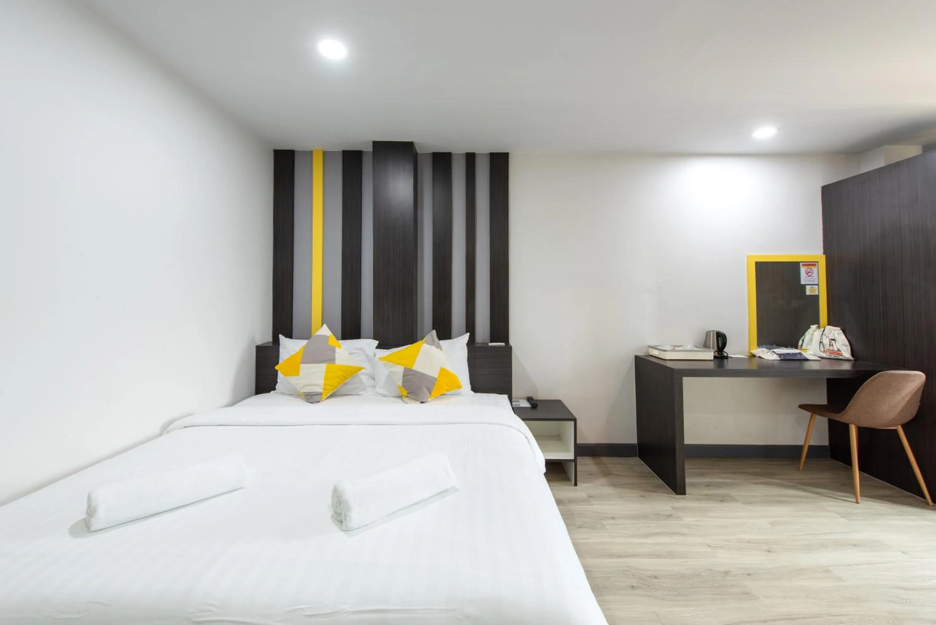 Bedroom, Bed in Riski Residence Bangbuathong