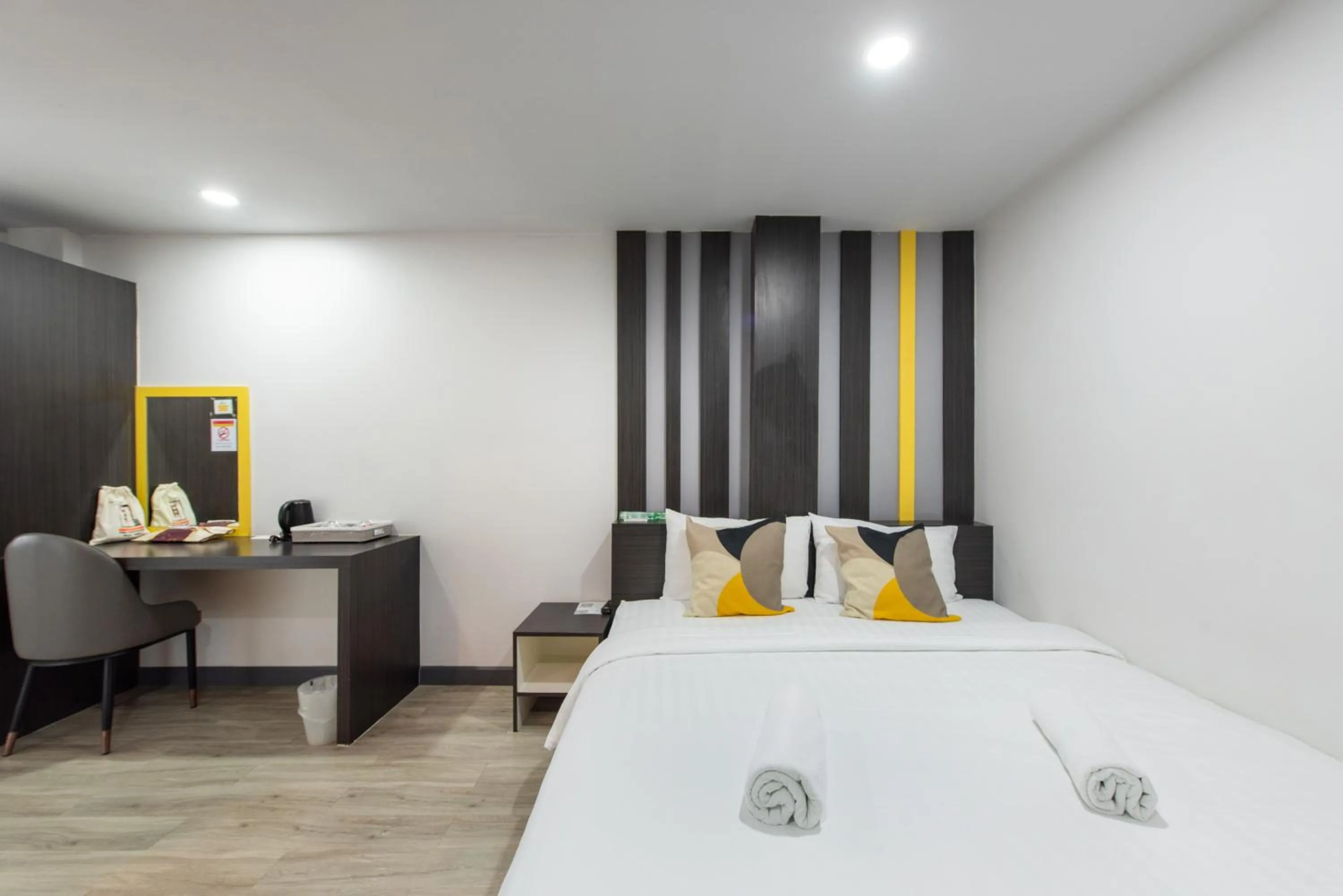 Bedroom, Bed in Riski Residence Bangbuathong