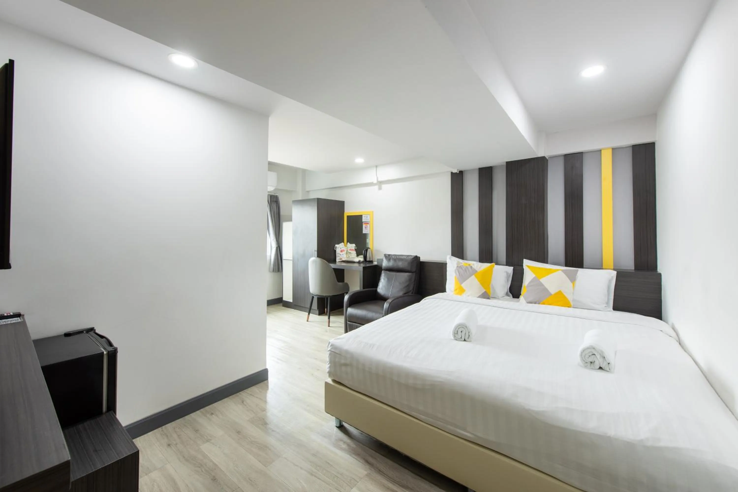 Bedroom, Bed in Riski Residence Bangbuathong