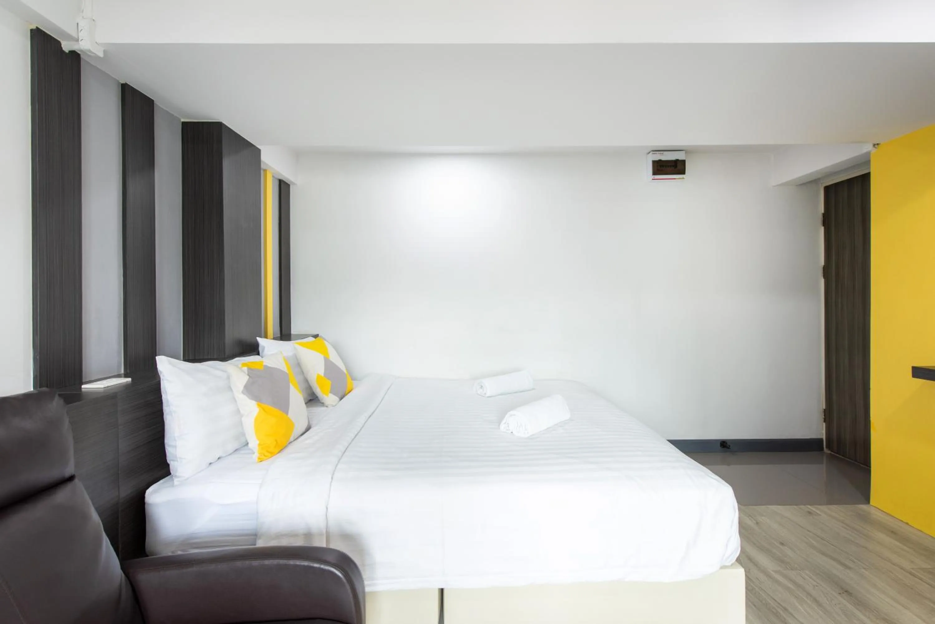 Bedroom, Bed in Riski Residence Bangbuathong