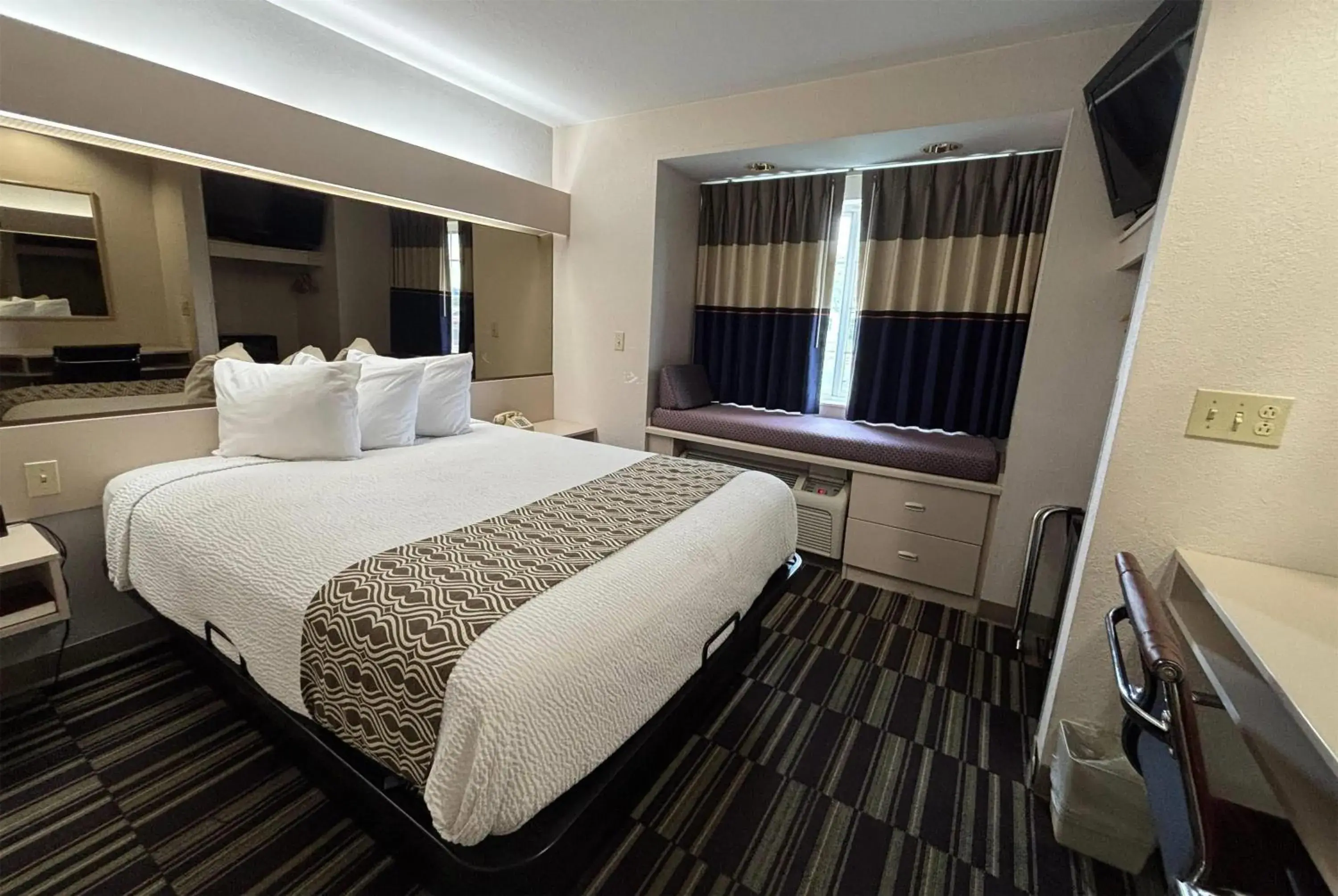 Photo of the whole room, Bed in Microtel Inn by Wyndham Champaign Photo of the whole room, Bed in Microtel Inn by Wyndham Champaign