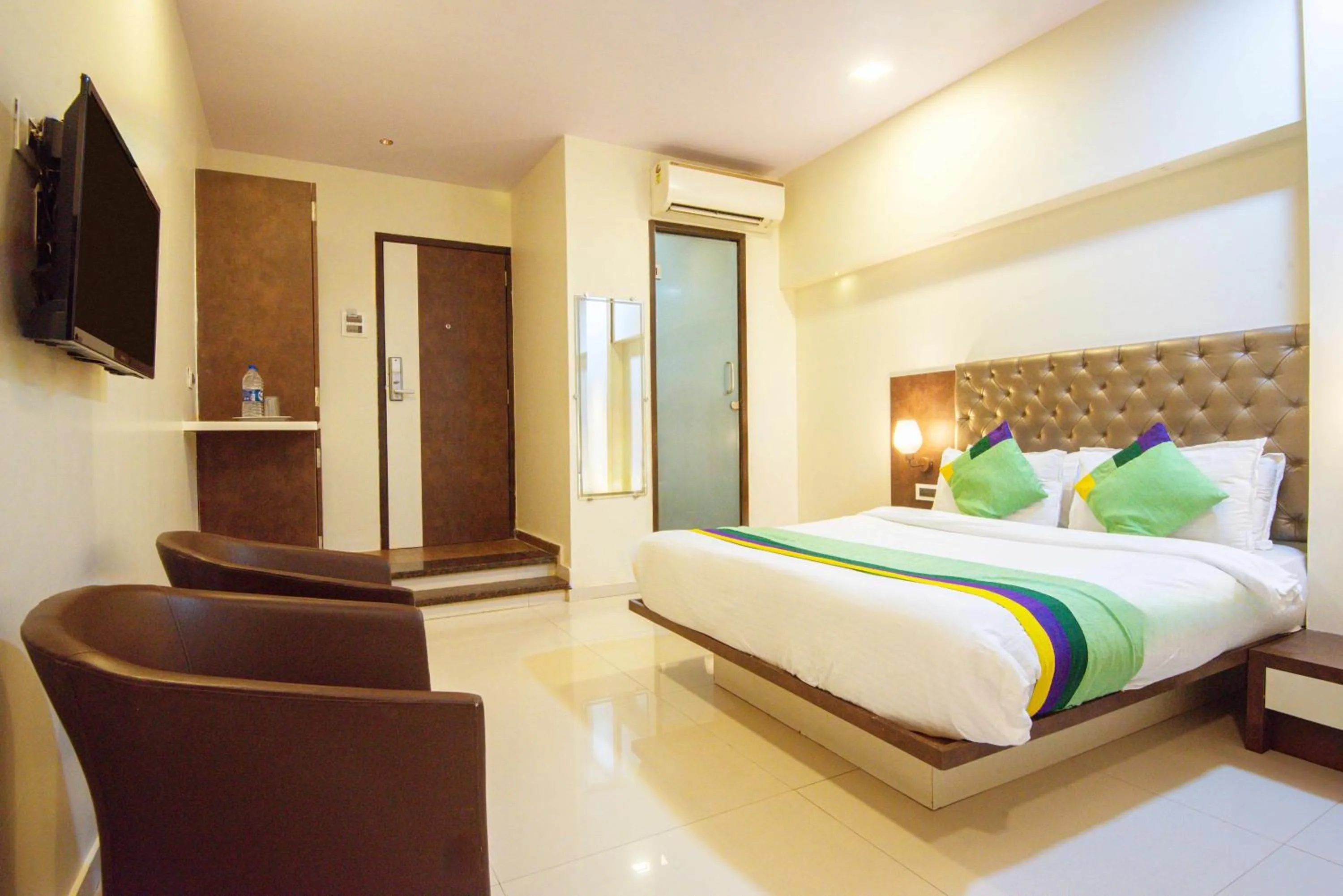 Bedroom, Bed in Treebo Blue Moon Powai