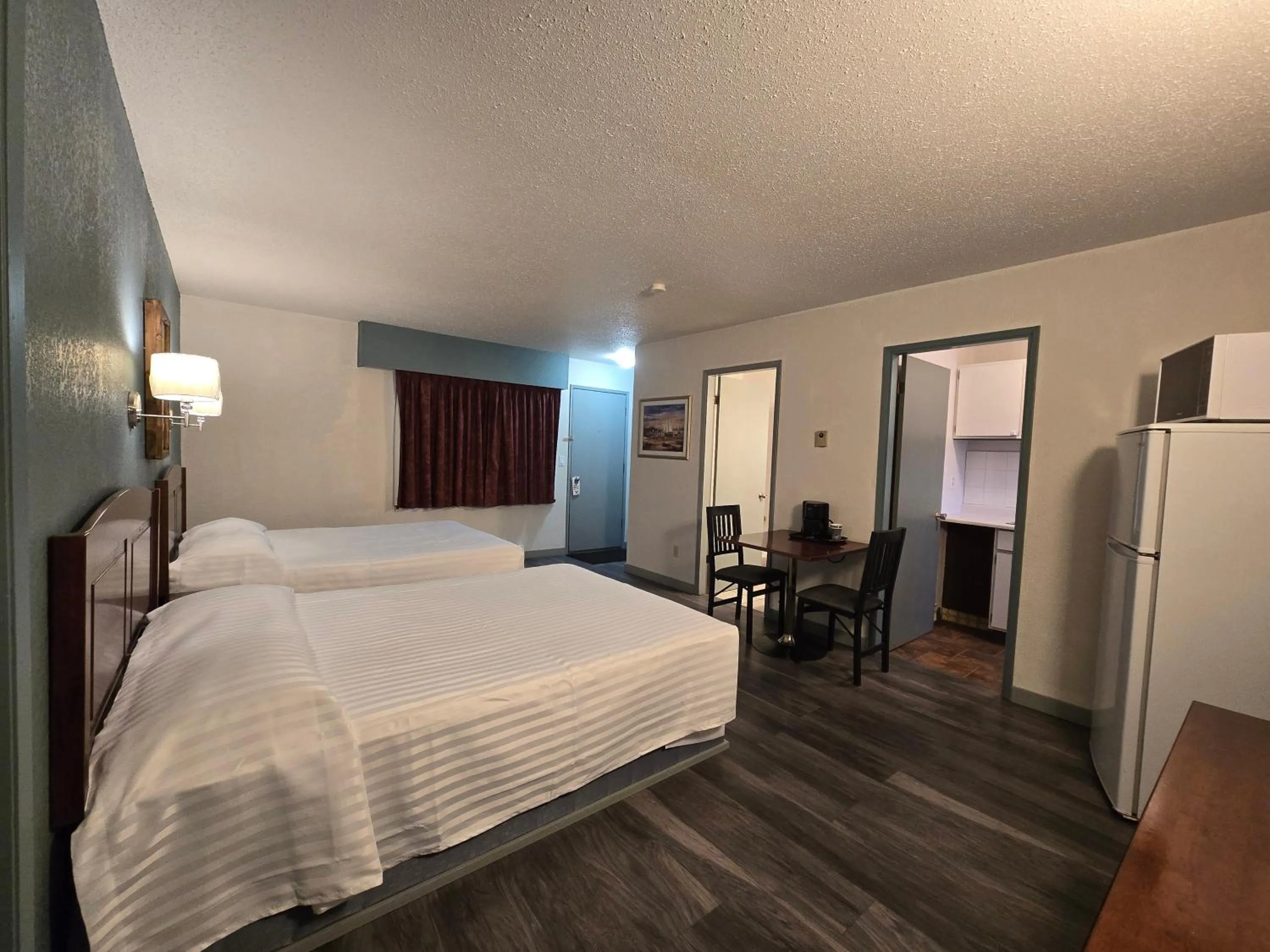 Bedroom, Bed in Alpine Inn