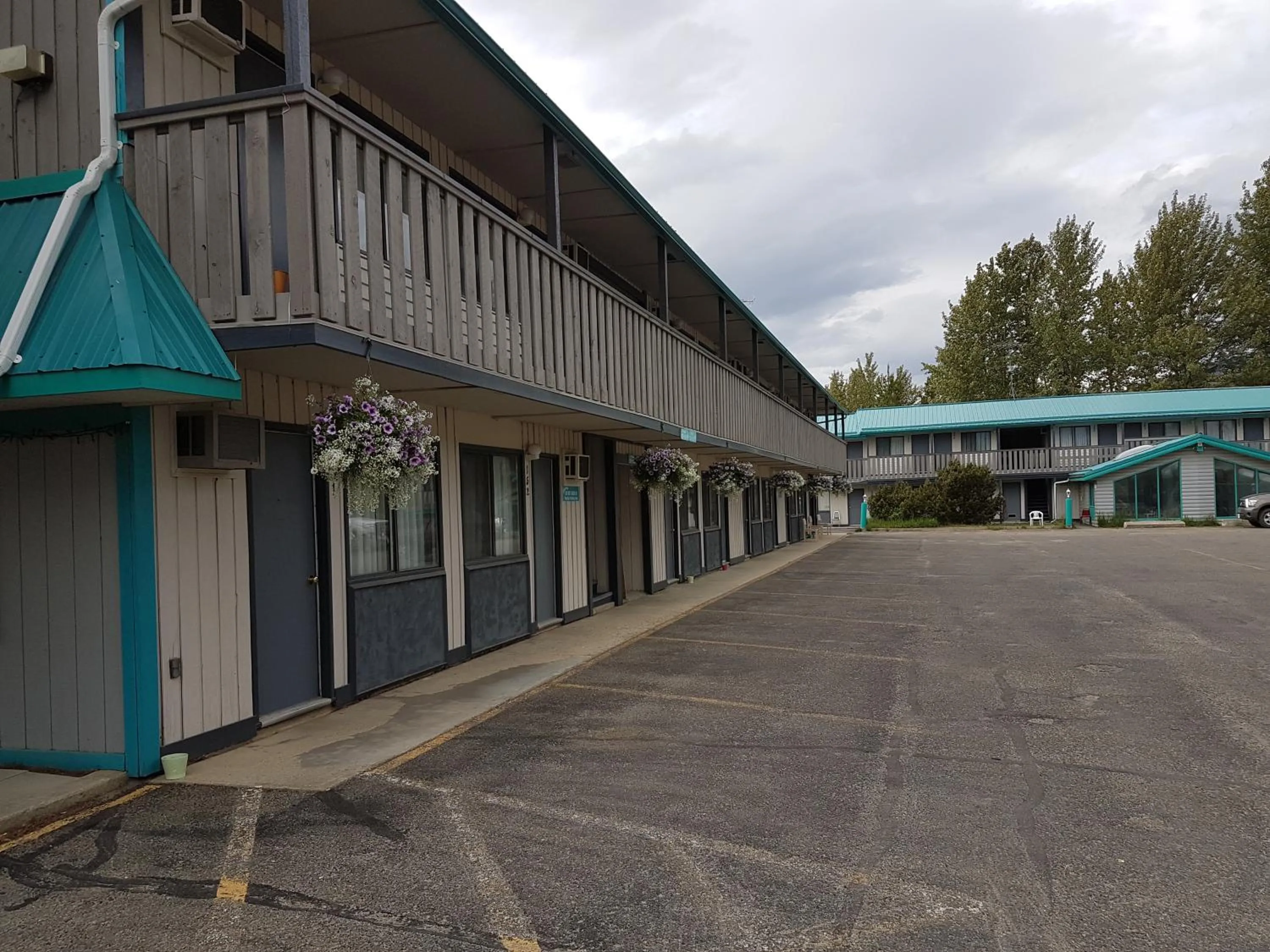 Property building in Alpine Inn