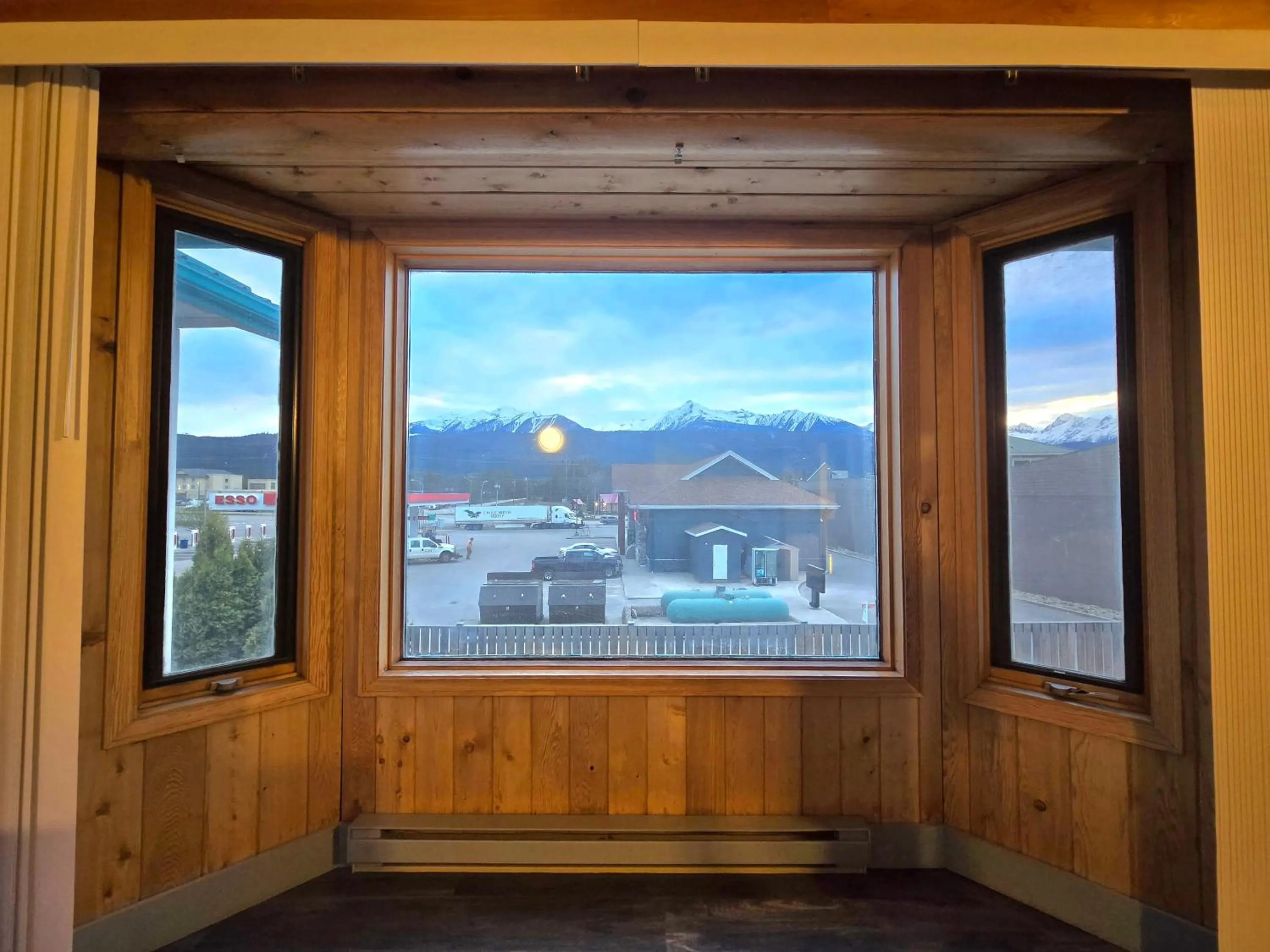 Mountain view in Alpine Inn