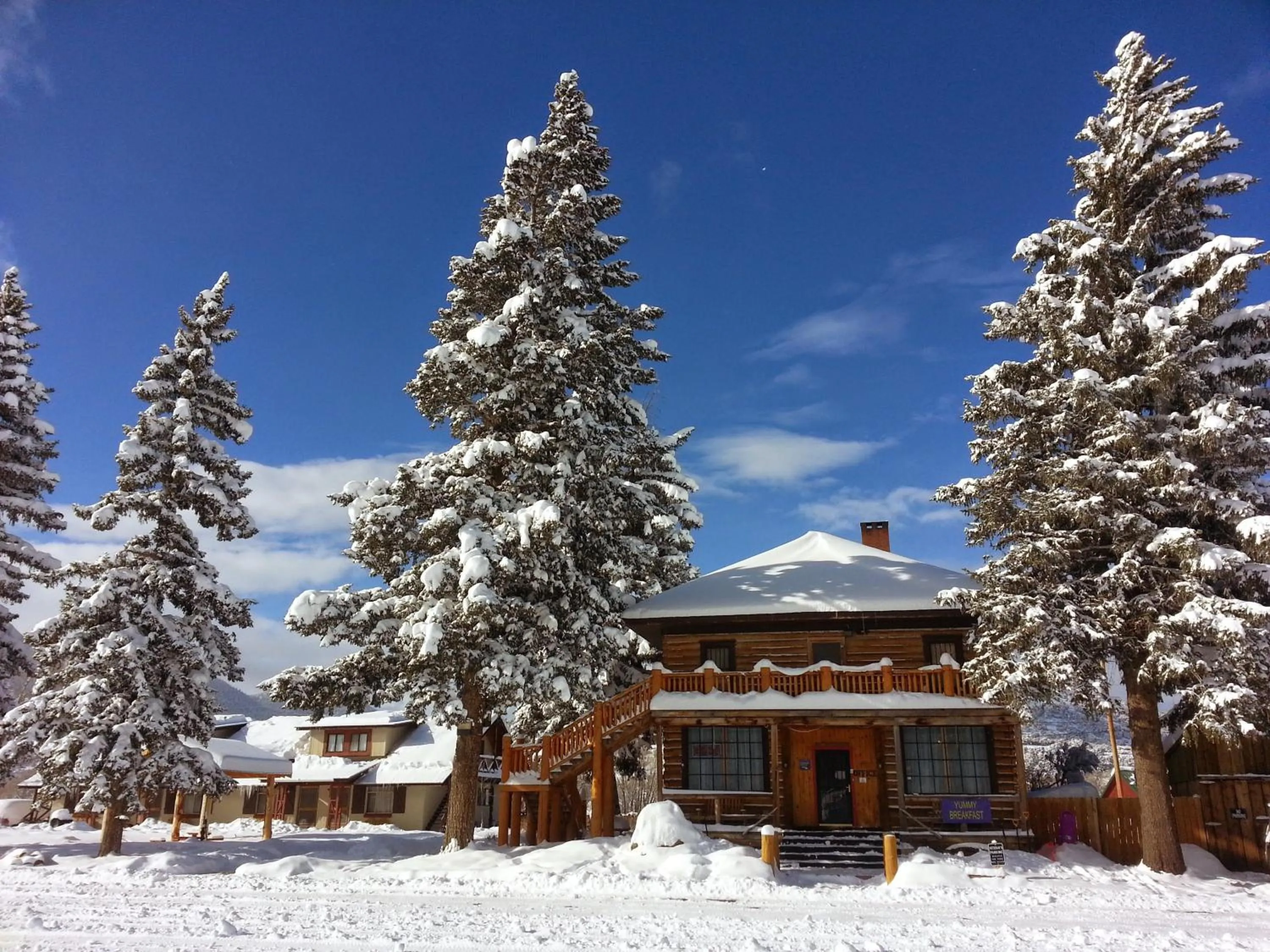 Facade/entrance in The Spruce Lodge