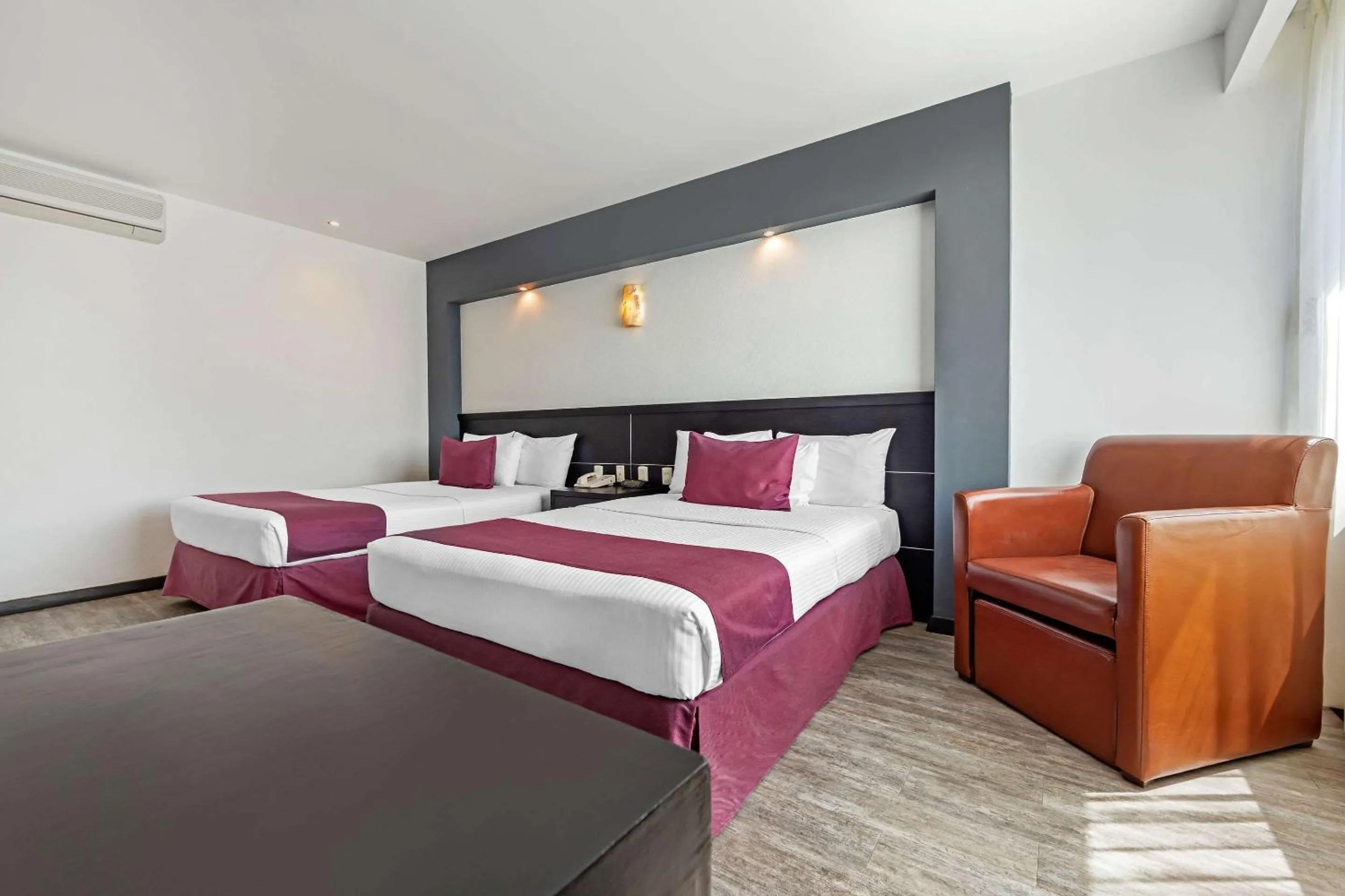 Photo of the whole room in Comfort Inn Morelia