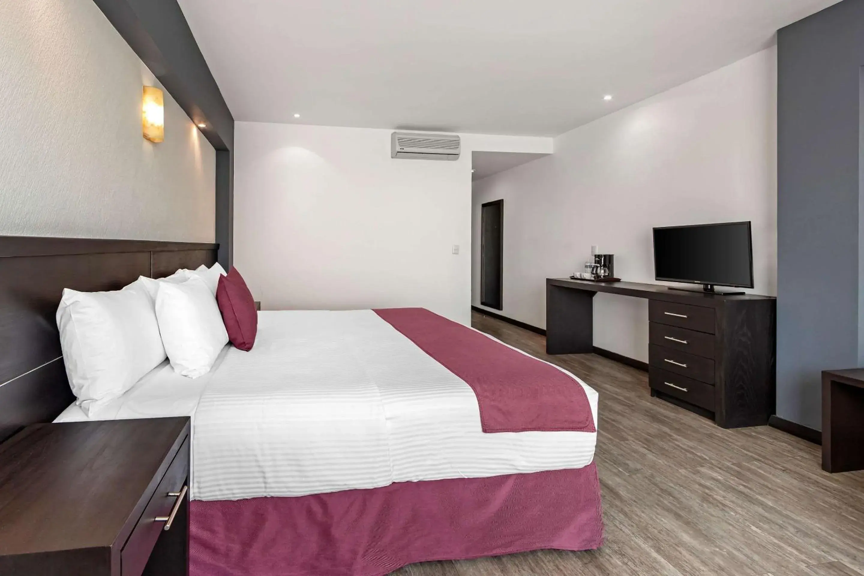 Photo of the whole room, Bed in Comfort Inn Morelia Photo of the whole room, Bed in Comfort Inn Morelia