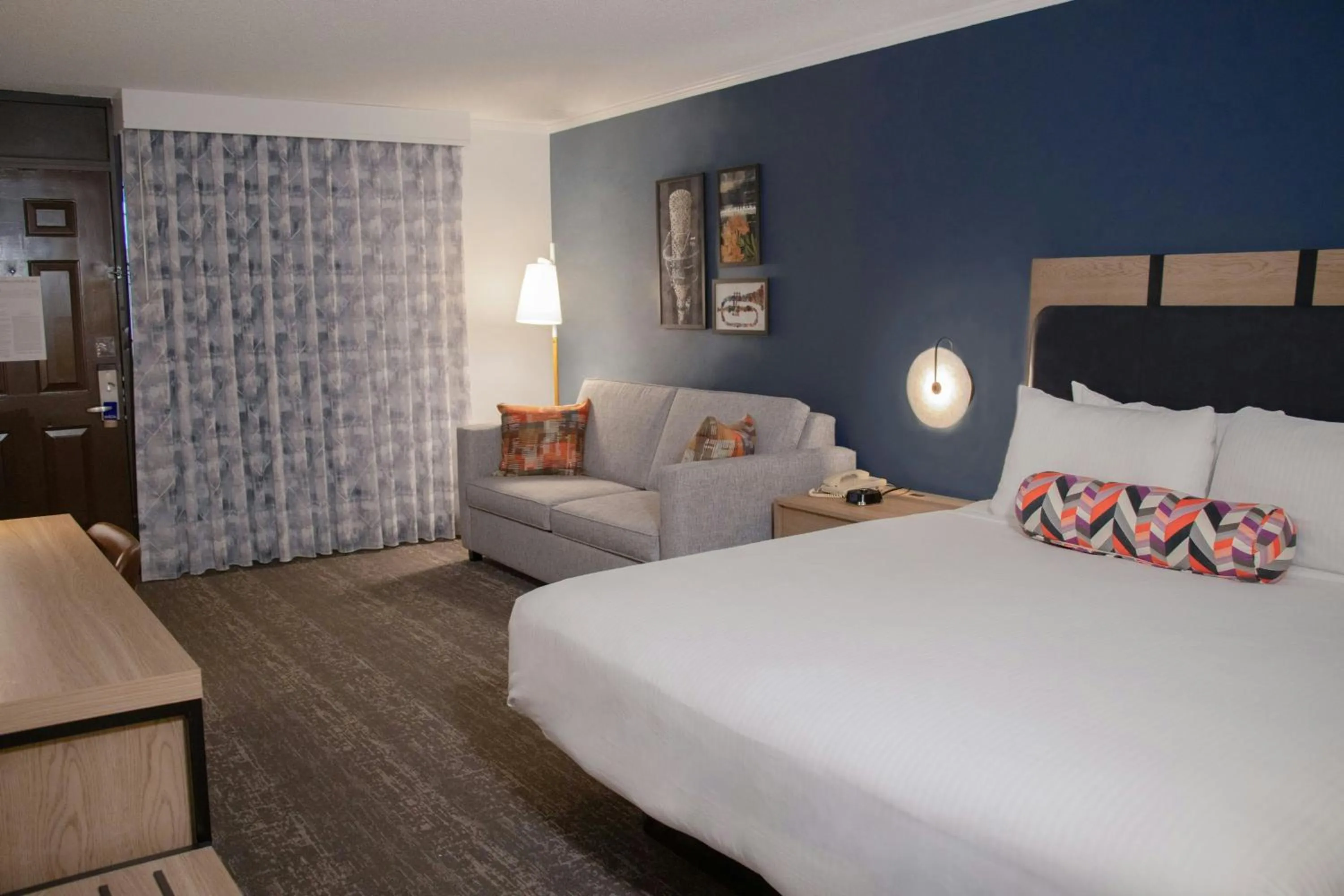 Photo of the whole room, Bed in The Inn at Opryland, A Gaylord Hotel