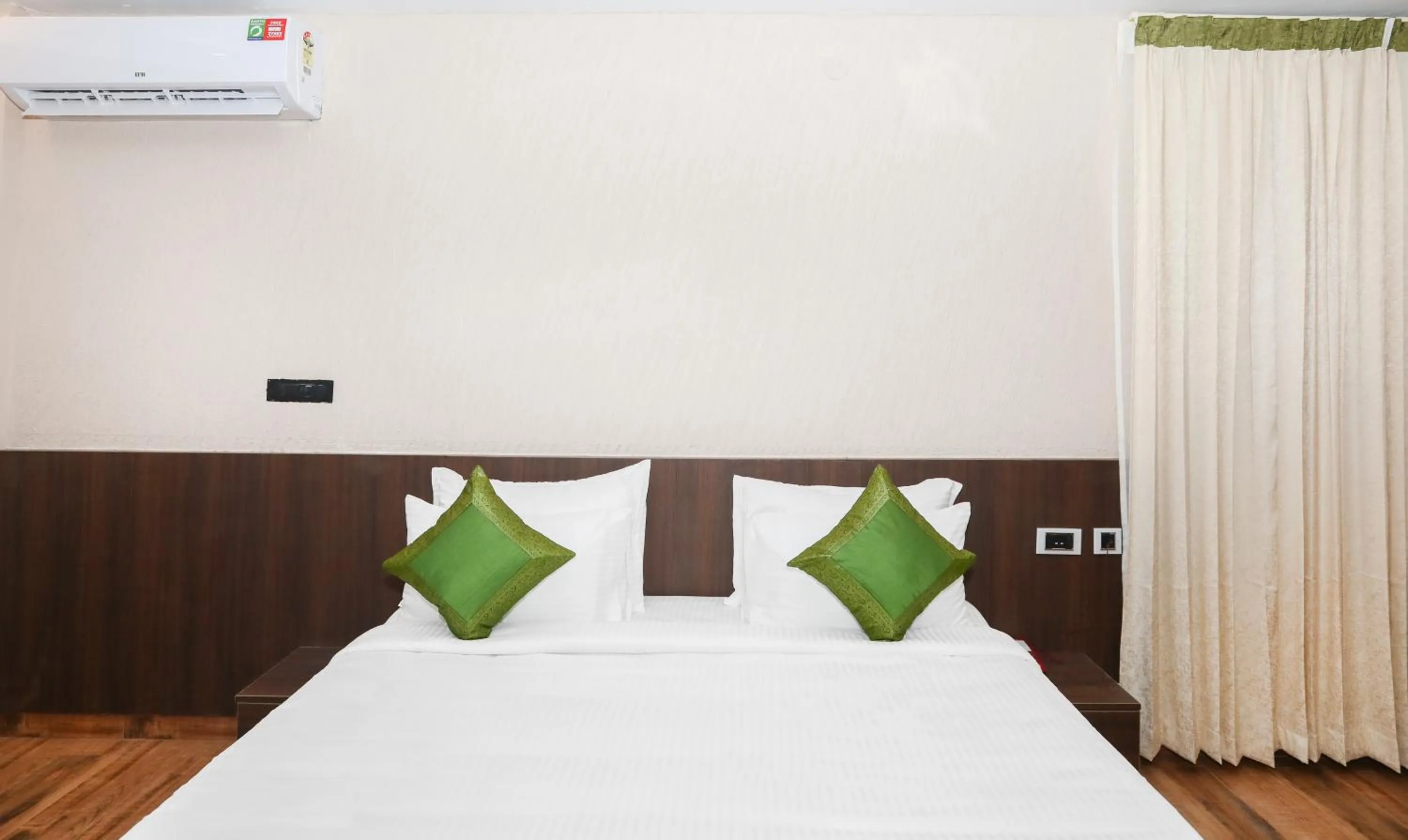 Bedroom, Bed in Treebo Durga Boji Grand, Gonikoppal Town