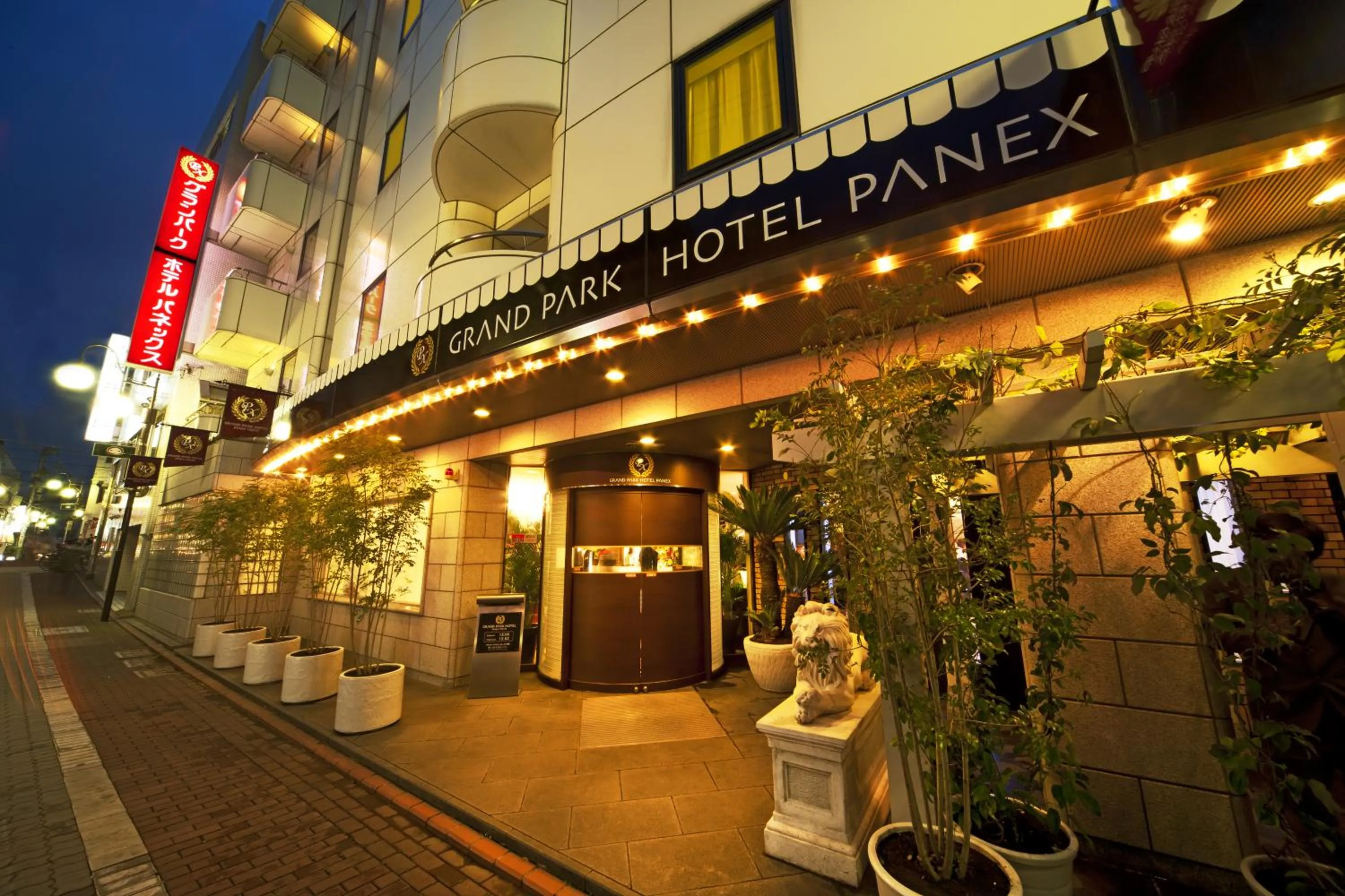 Facade/entrance in Grand Park Hotel Panex Tokyo