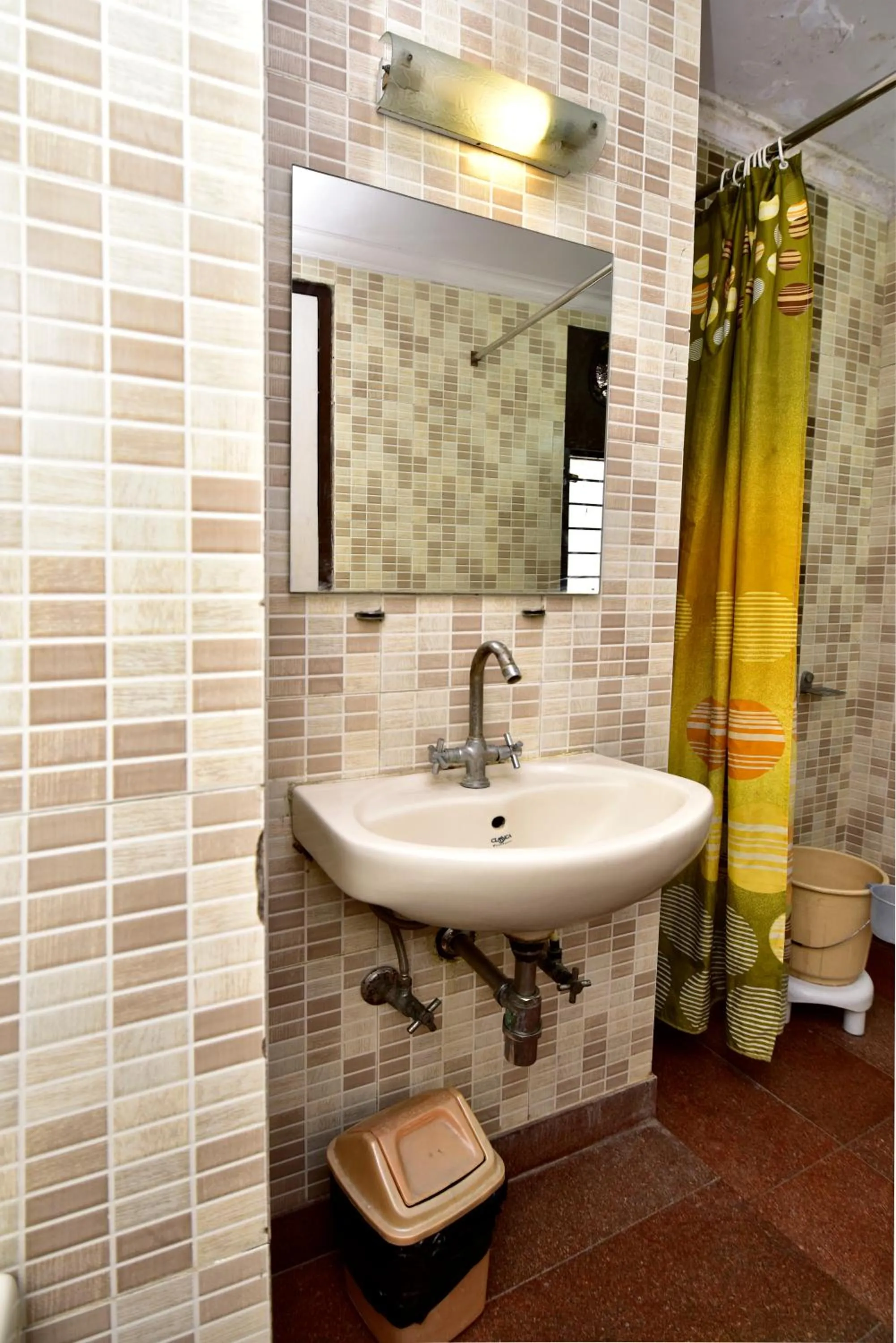 Bathroom in 2BHK Comfortable Furnished Serviced Apartments in Hauz Khas - Woodpecker Apartments