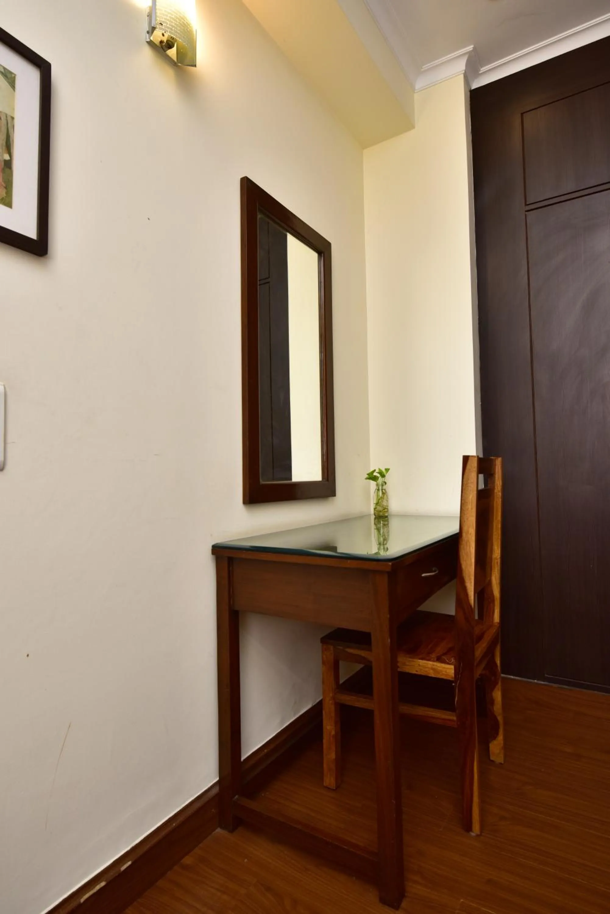 Communal lounge/ TV room in 2BHK Comfortable Furnished Serviced Apartments in Hauz Khas - Woodpecker Apartments