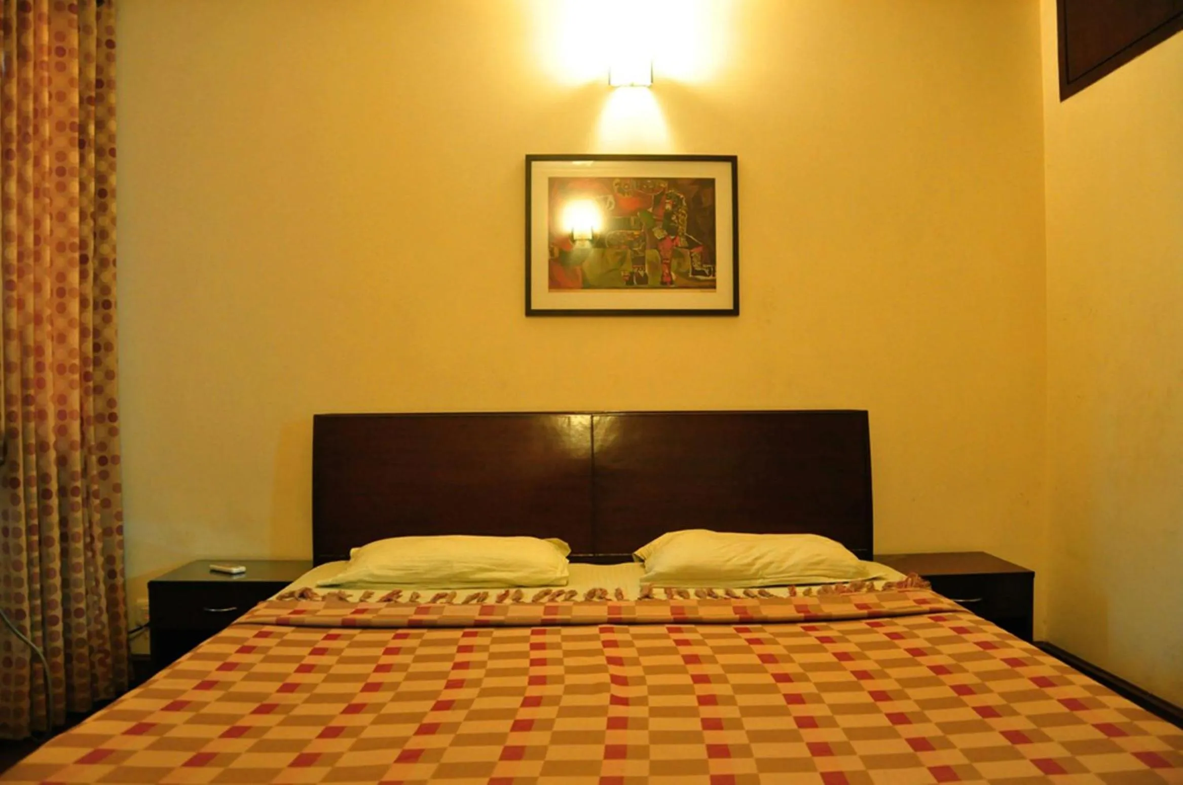 Bed in 2BHK Comfortable Furnished Serviced Apartments in Hauz Khas - Woodpecker Apartments