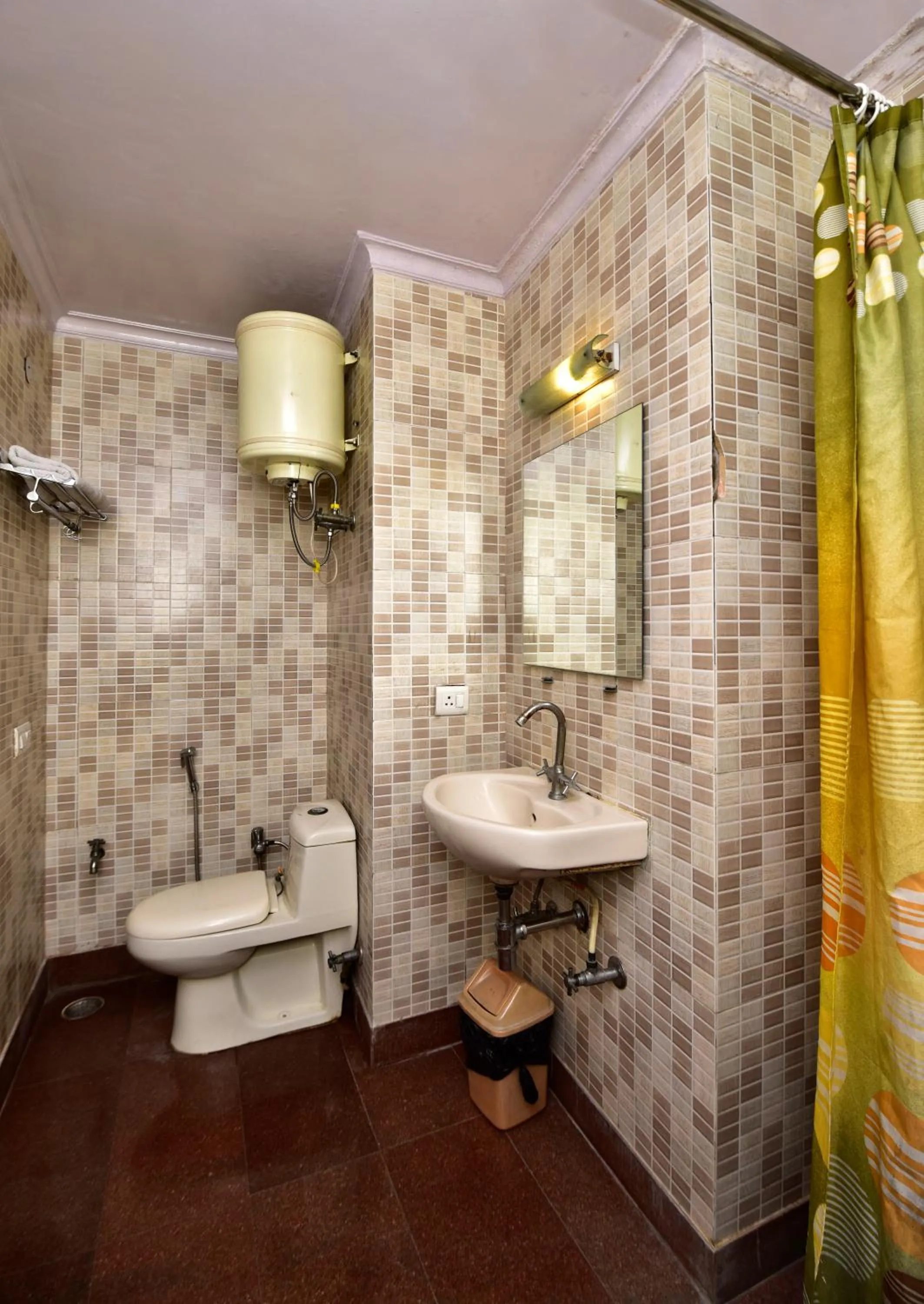 Bathroom in 2BHK Comfortable Furnished Serviced Apartments in Hauz Khas - Woodpecker Apartments