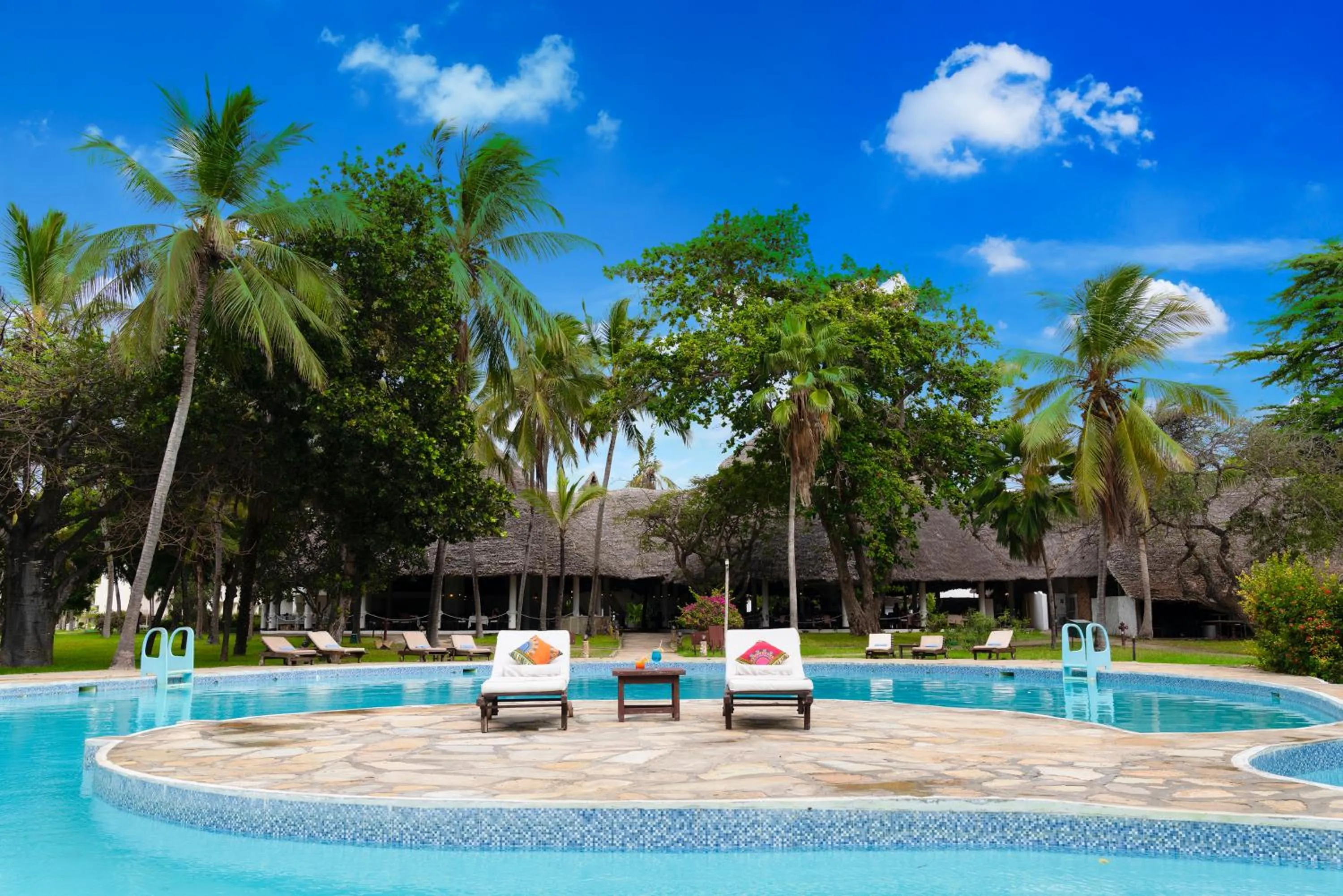 Swimming pool in Sandies Malindi Dream Garden