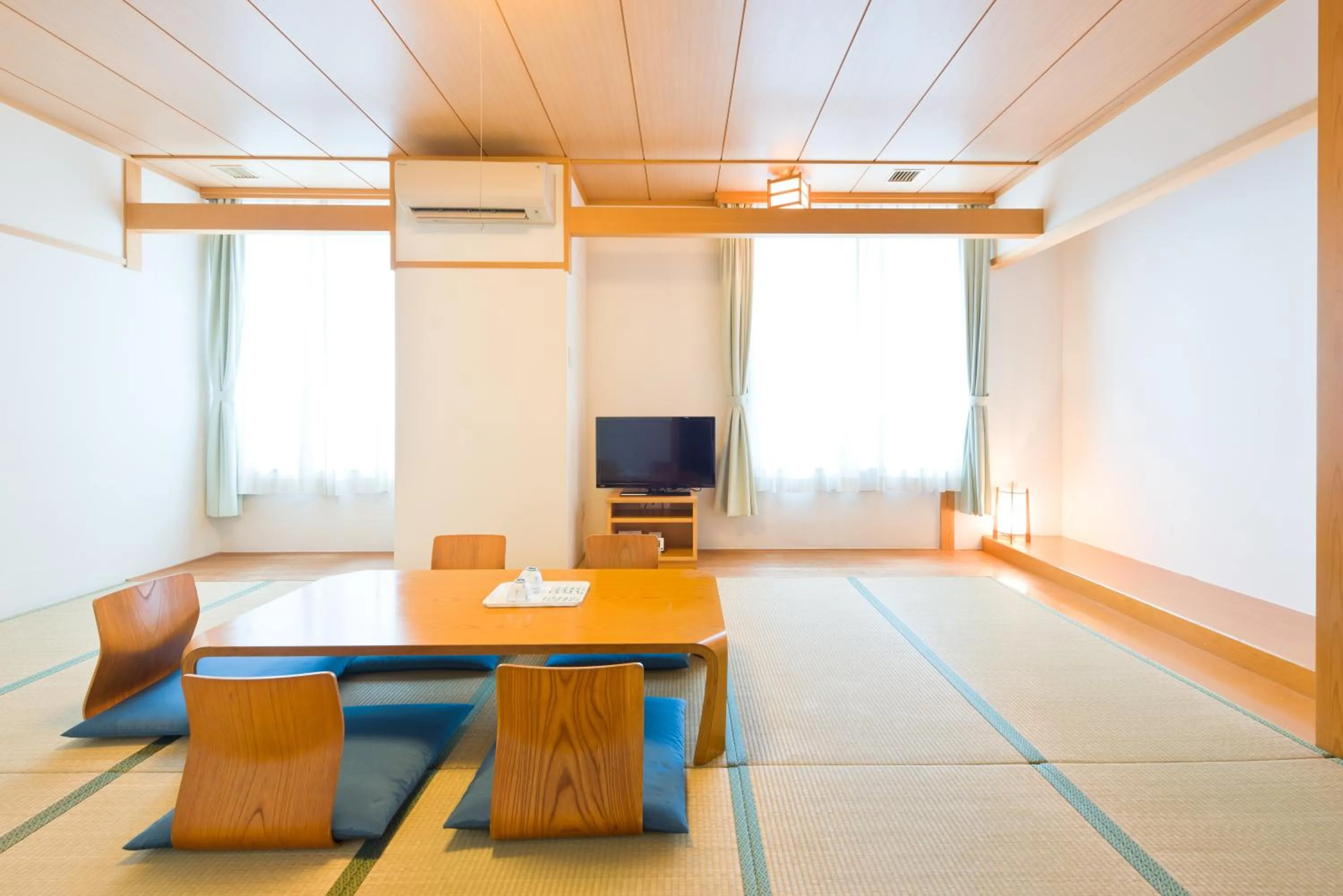 Photo of the whole room in ESCALE-YOKOHAMA