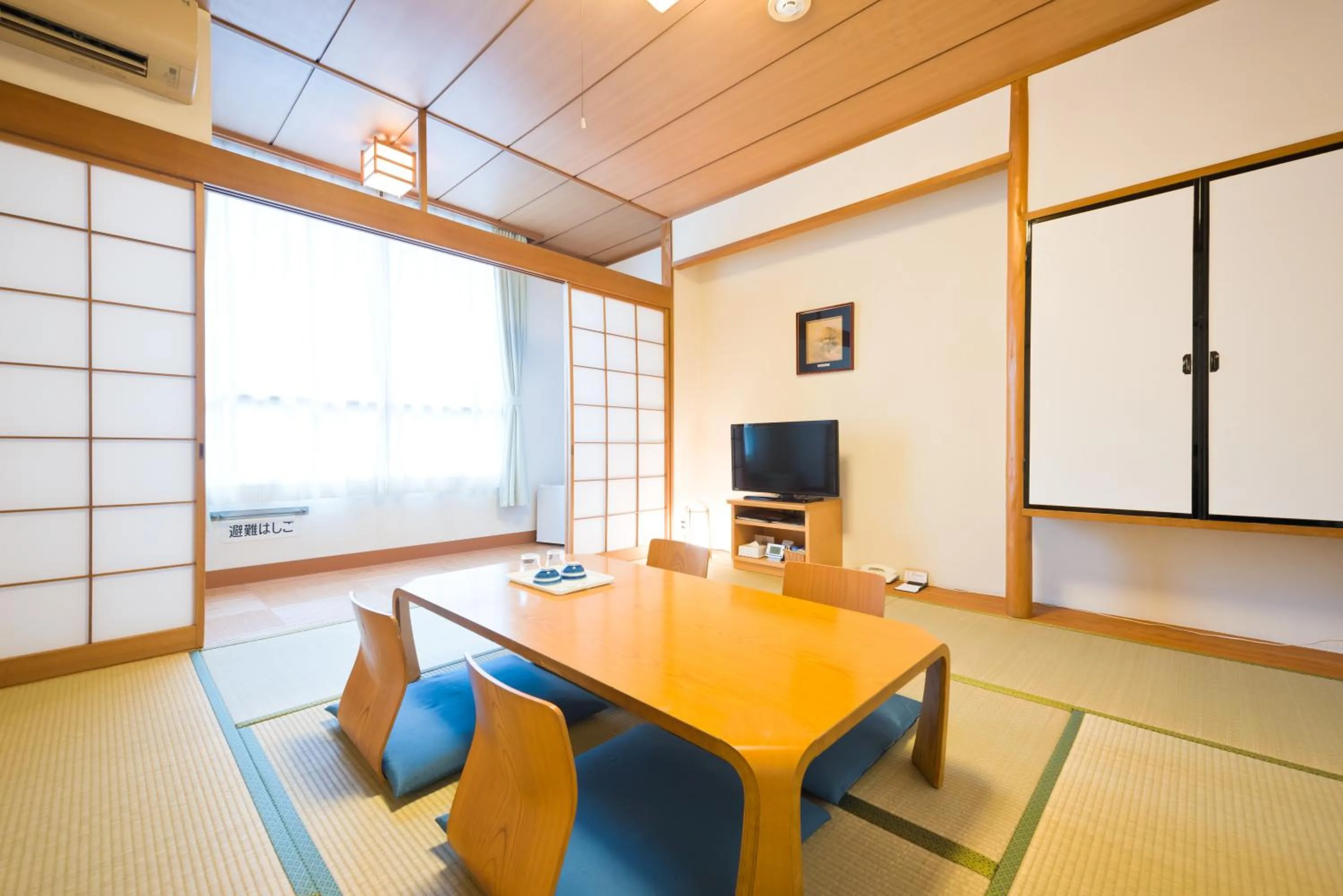Photo of the whole room in ESCALE-YOKOHAMA