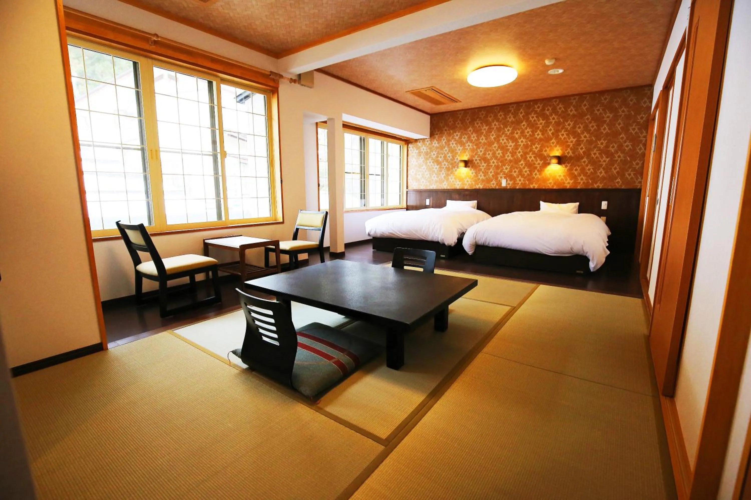 Photo of the whole room, Bed in Nakajimaya Ryokan