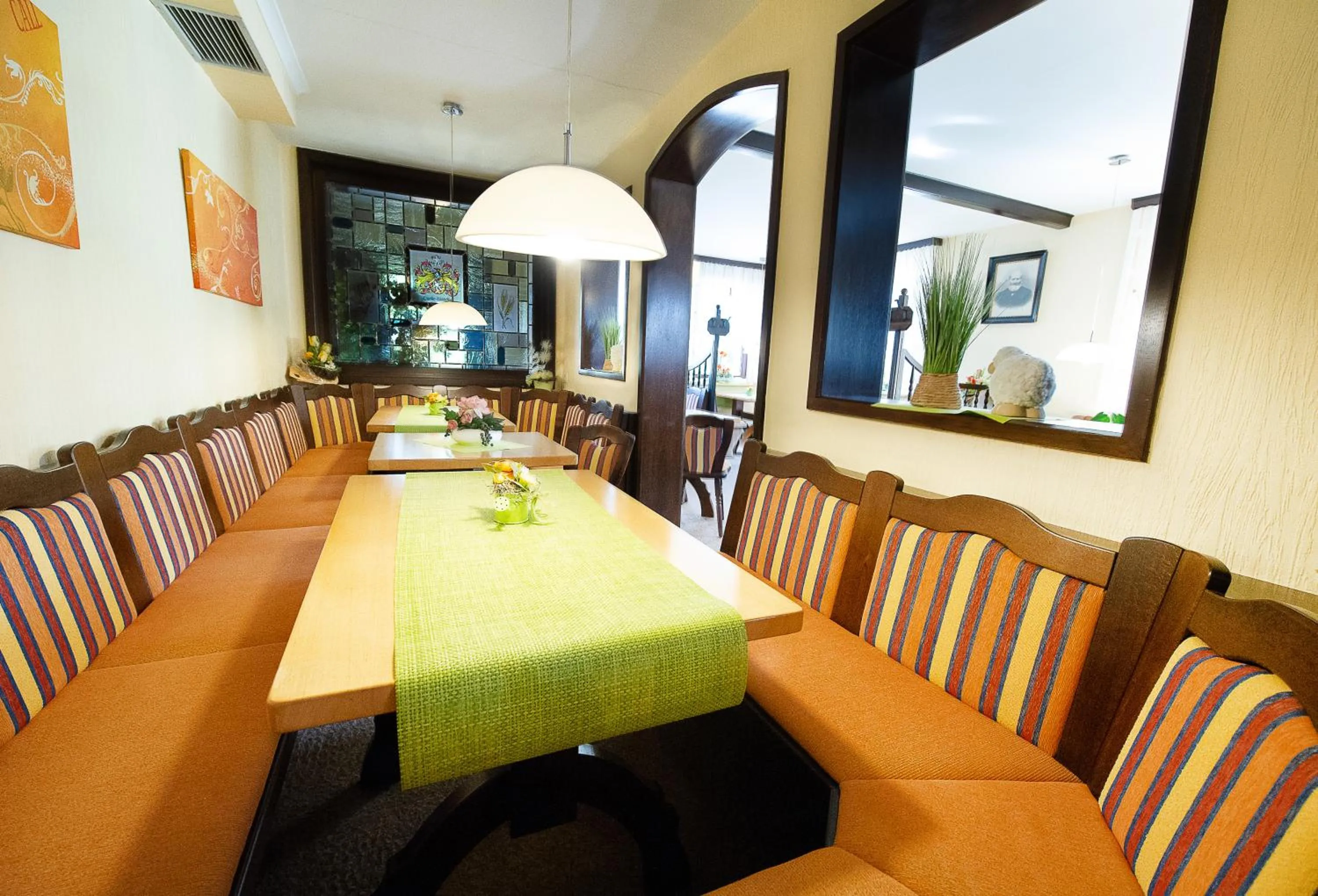 Restaurant/places to eat in Hotel Meyer