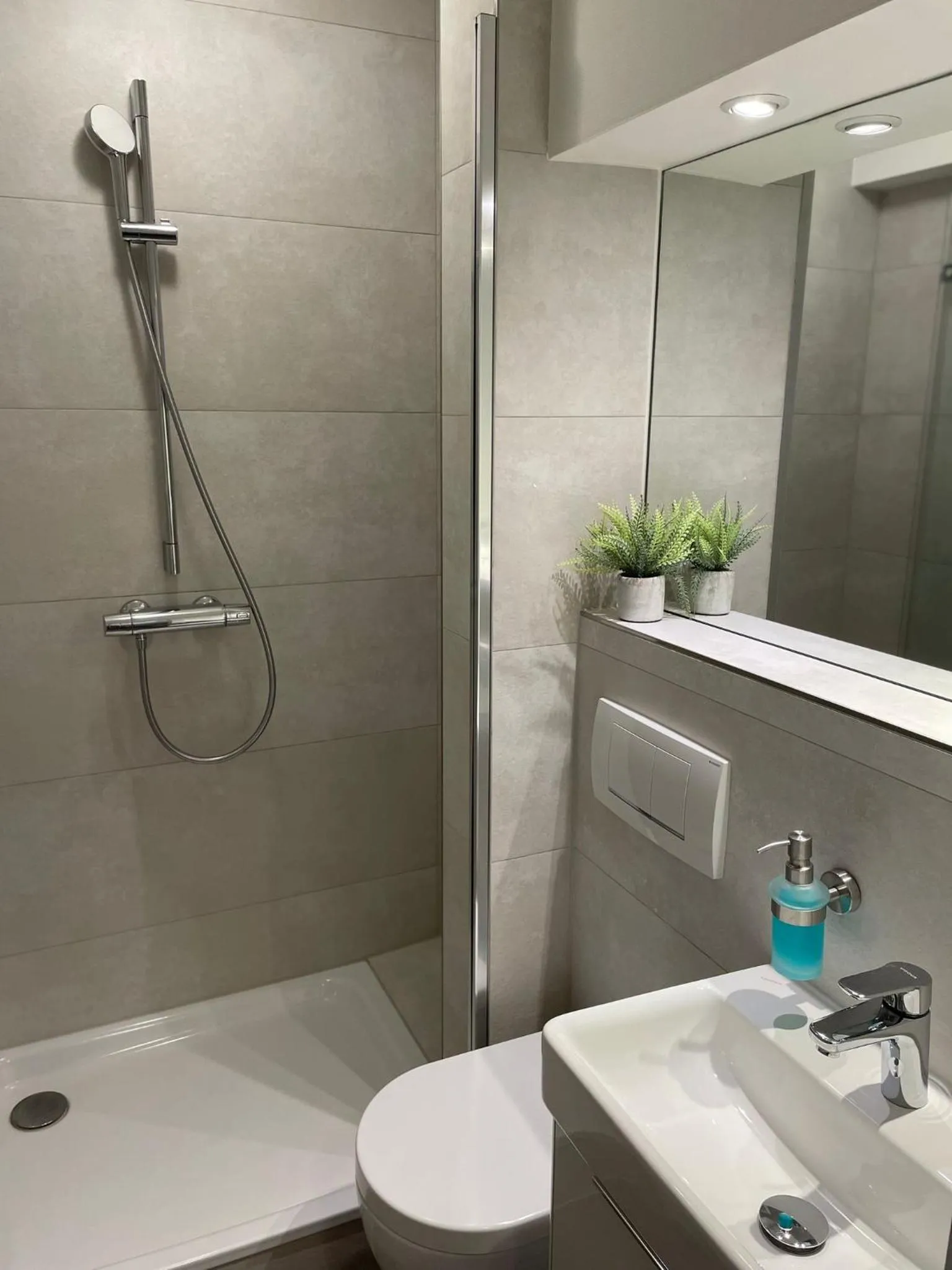 Shower in Hotel Meyer